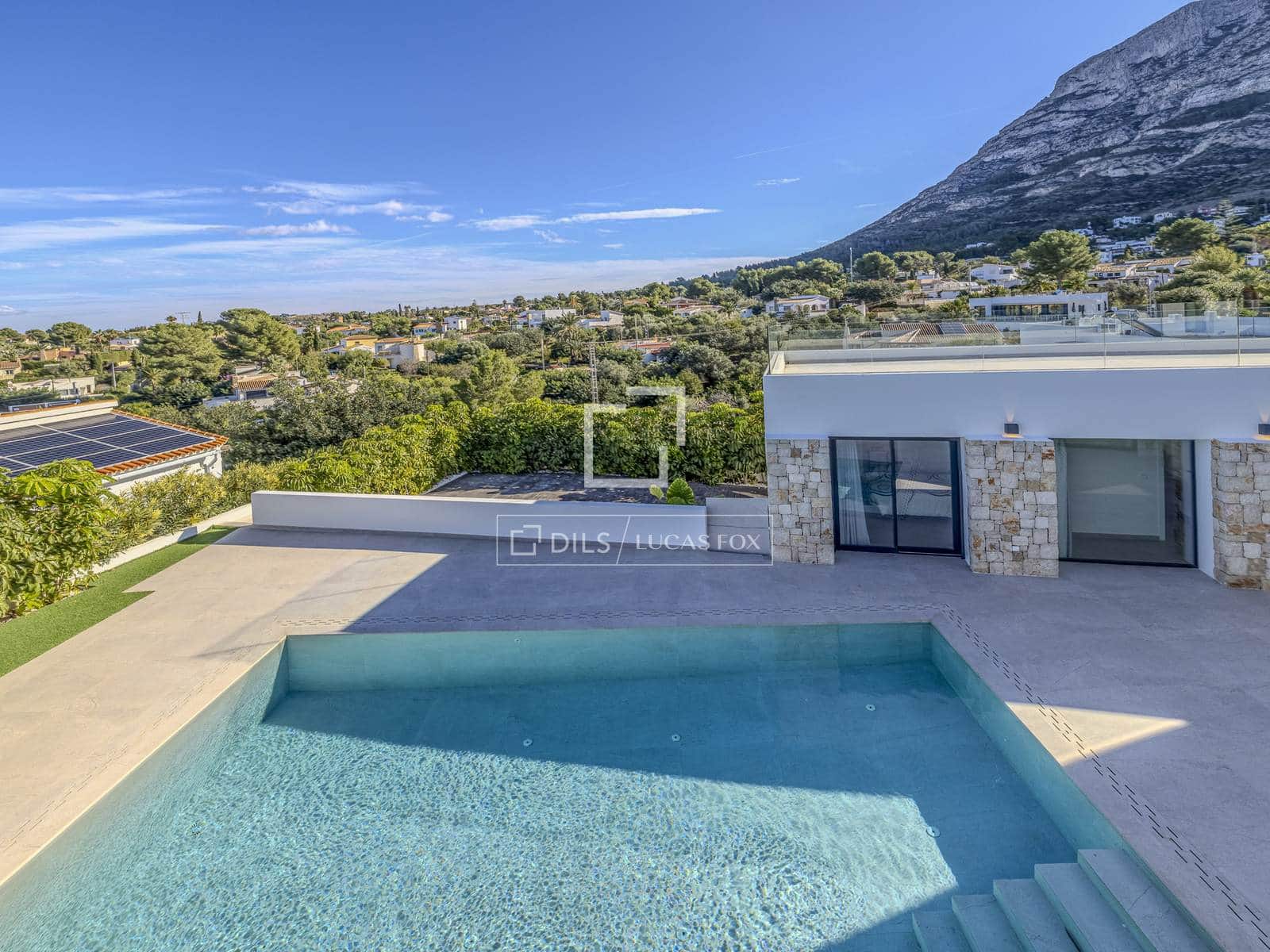 4 slaapkamer Villa te koop in Denia met zwembad garage - € 1.795.000 (Ref: 9635017)