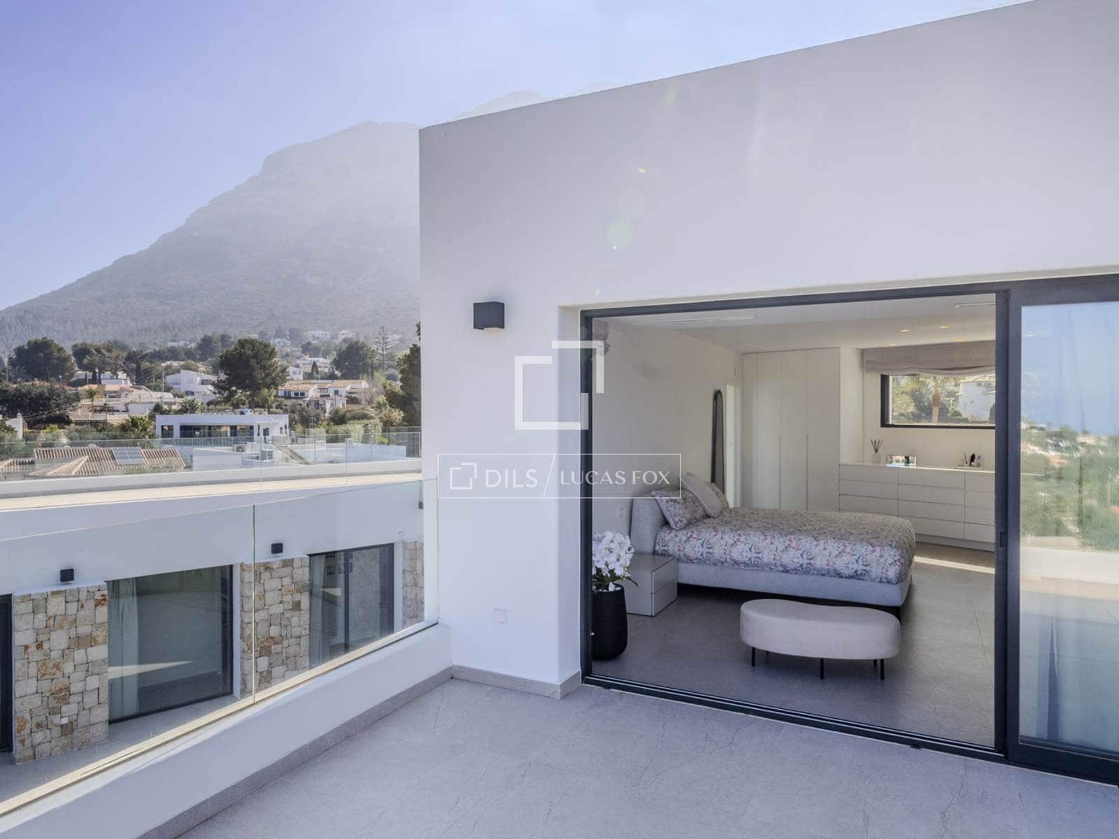 4 slaapkamer Villa te koop in Denia met zwembad garage - € 1.795.000 (Ref: 9635017)