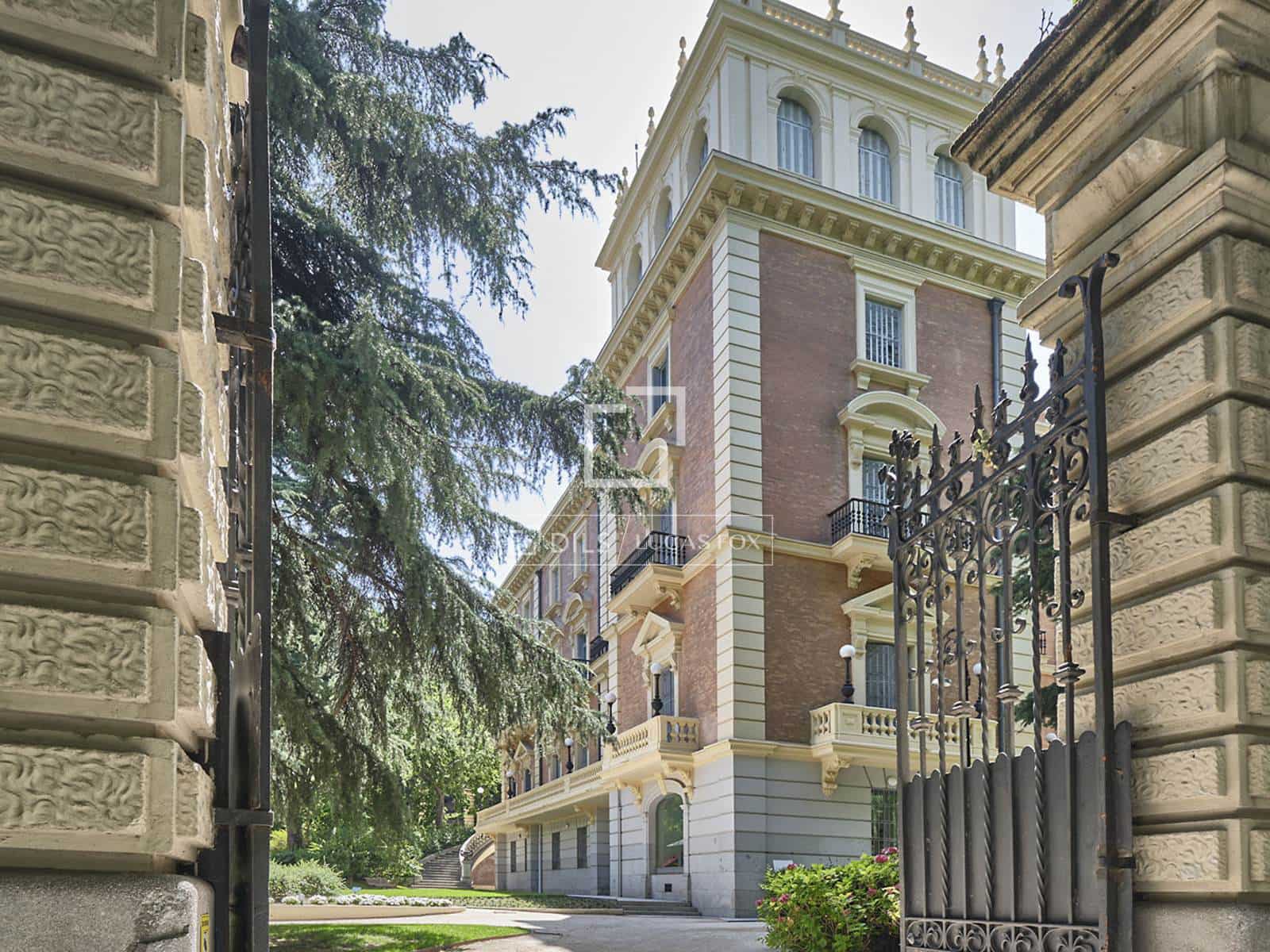 3 bedroom Penthouse for sale in Madrid city - € 5,500,000 (Ref: 9635018)