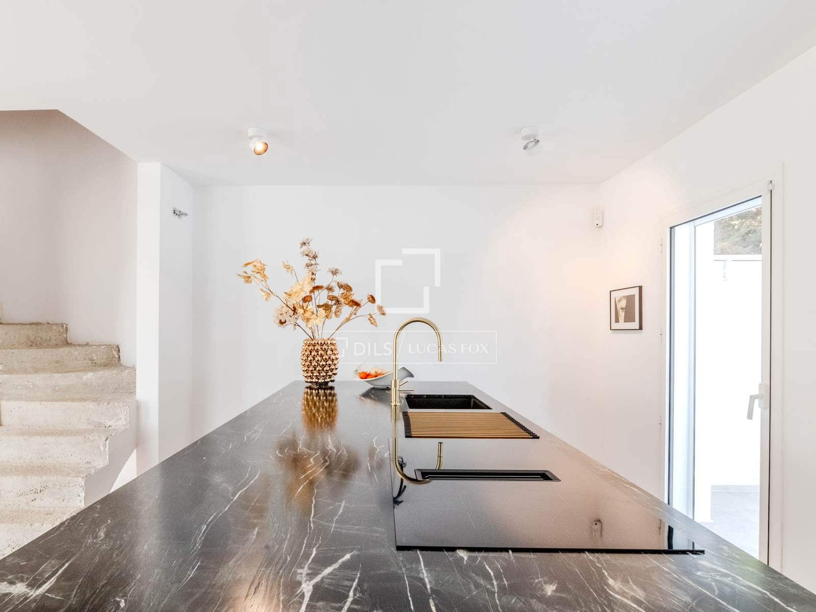 4 soverom Villa til salgs i Sitges med svømmebasseng garasje - € 1 295 000 (Ref: 9635022)