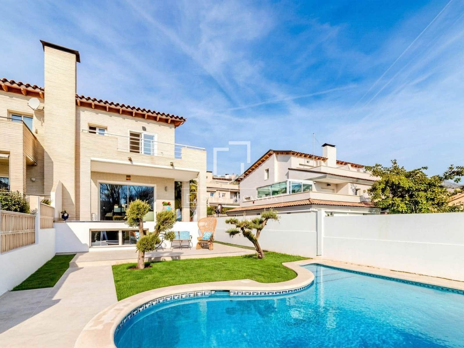 4 soverom Villa til salgs i Sitges med svømmebasseng garasje - € 1 295 000 (Ref: 9635022)