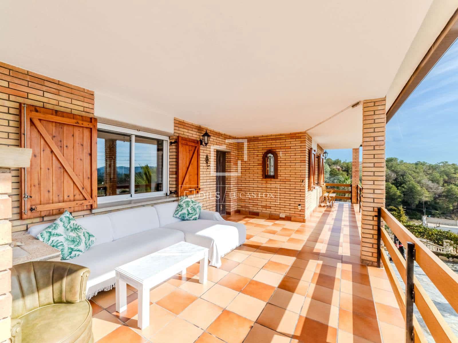 5 bedroom Villa for sale in Olivella with pool garage - € 495,000 (Ref: 9635057)