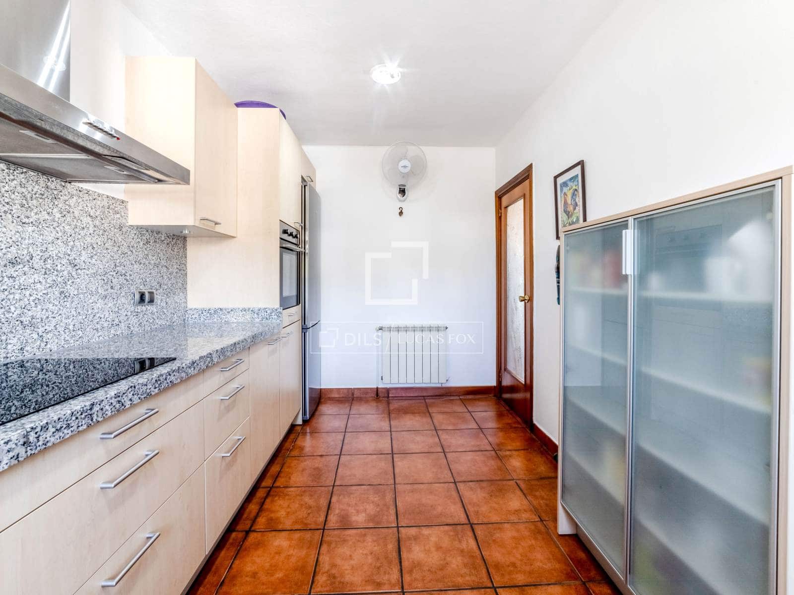 5 bedroom Villa for sale in Olivella with pool garage - € 495,000 (Ref: 9635057)