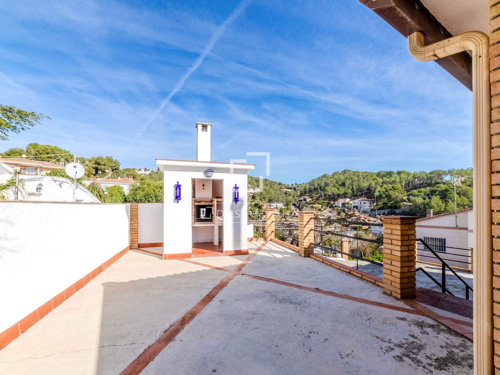 5 bedroom Villa for sale in Olivella with pool garage - € 495,000 (Ref: 9635057)