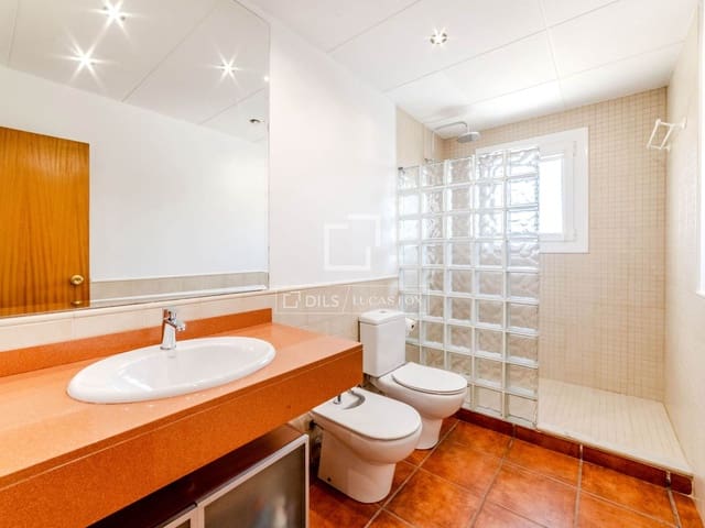 5 Zimmer Villa zu verkaufen in Olivella mit Pool Garage - 495.000 € (Ref: 9635057)