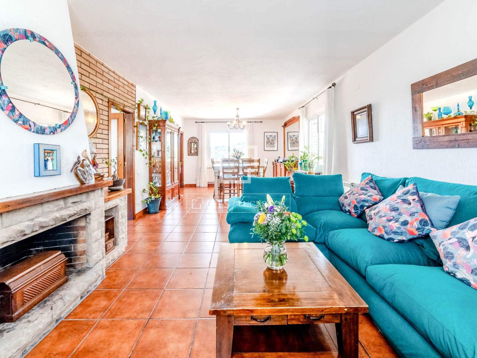 5 bedroom Villa for sale in Olivella with pool garage - € 495,000 (Ref: 9635057)