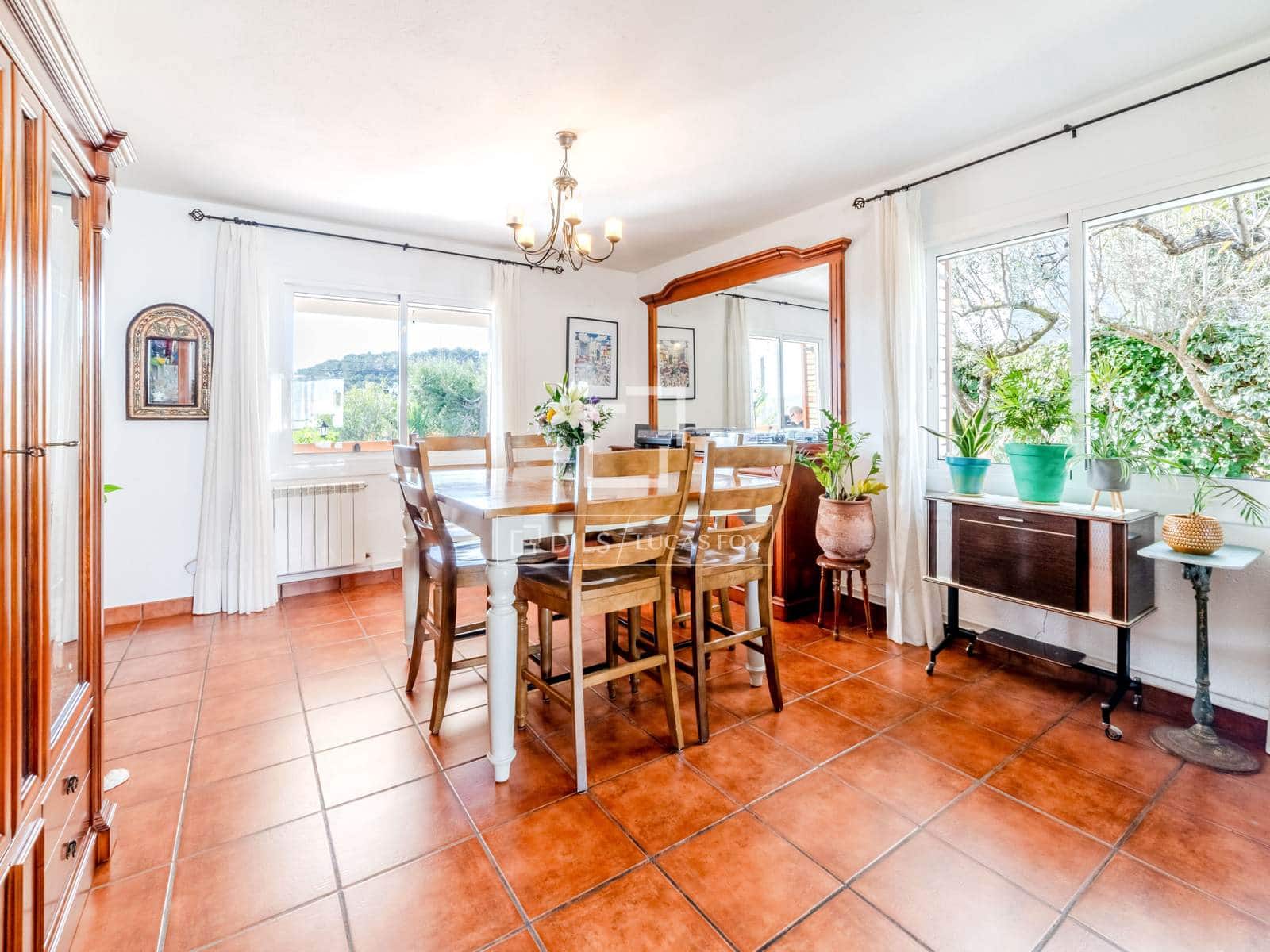 5 bedroom Villa for sale in Olivella with pool garage - € 495,000 (Ref: 9635057)