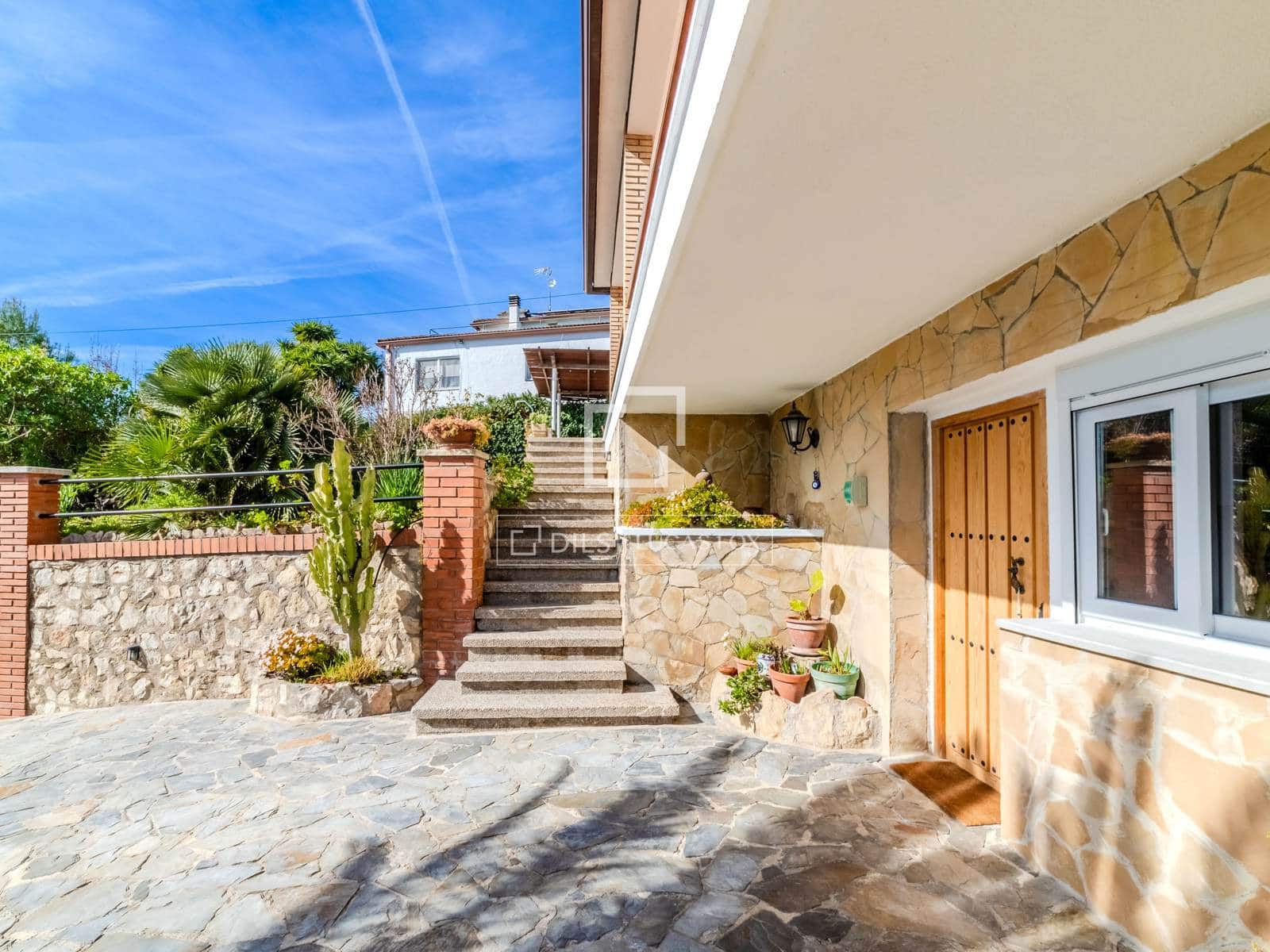 5 bedroom Villa for sale in Olivella with pool garage - € 495,000 (Ref: 9635057)