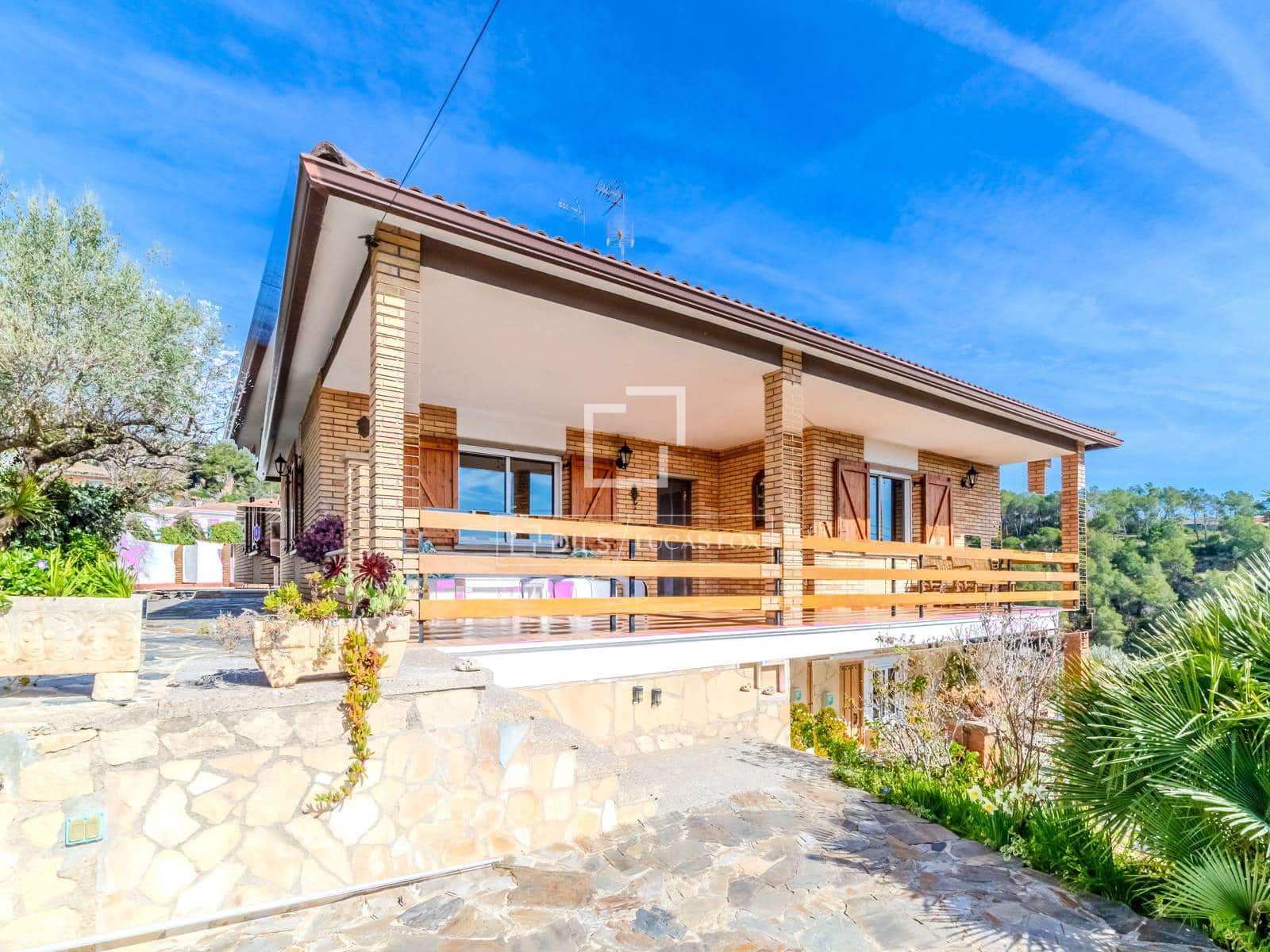 5 bedroom Villa for sale in Olivella with pool garage - € 495,000 (Ref: 9635057)