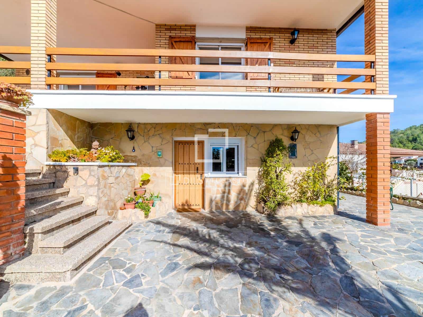 5 bedroom Villa for sale in Olivella with pool garage - € 495,000 (Ref: 9635057)