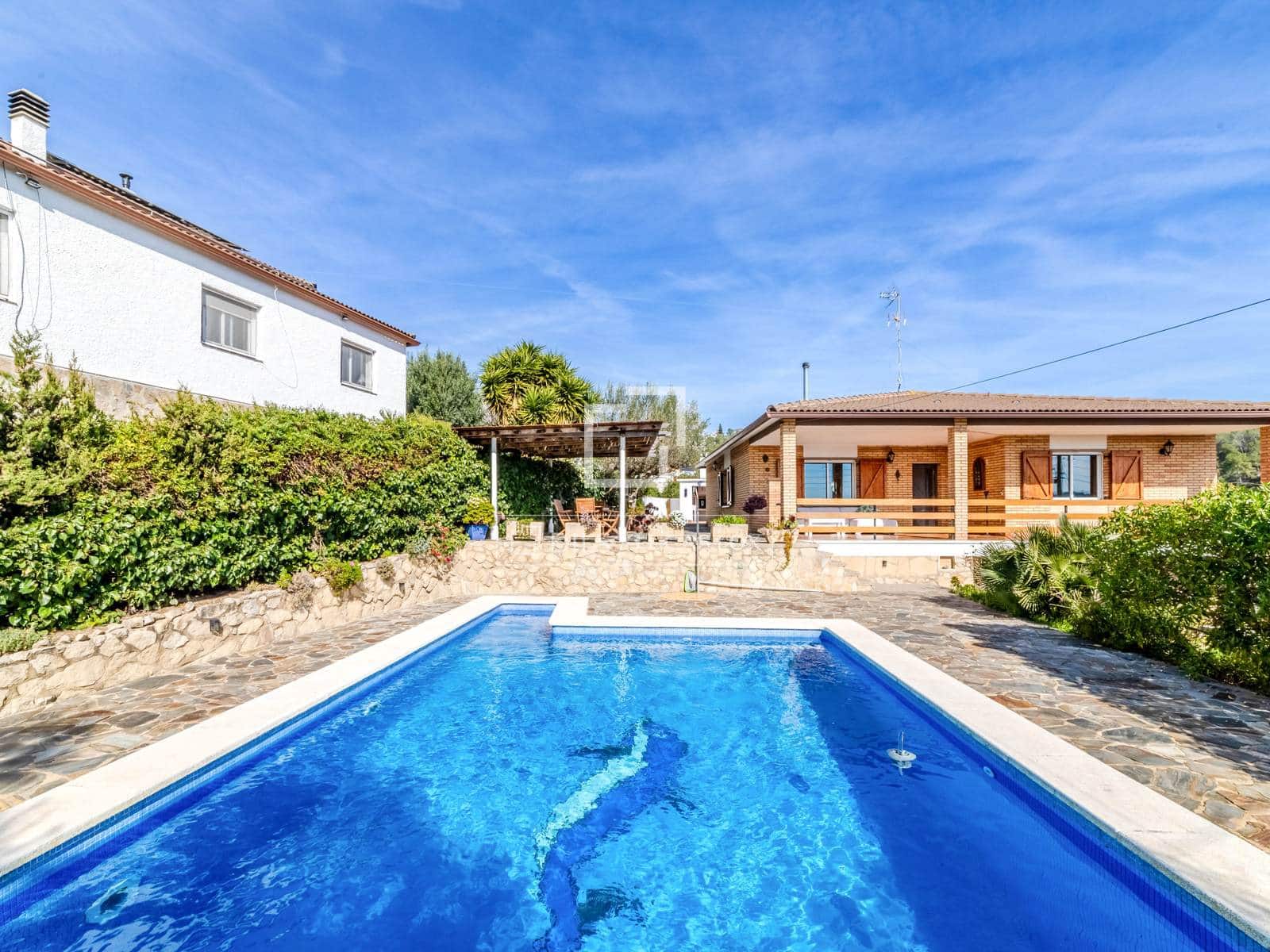 5 bedroom Villa for sale in Olivella with pool garage - € 495,000 (Ref: 9635057)