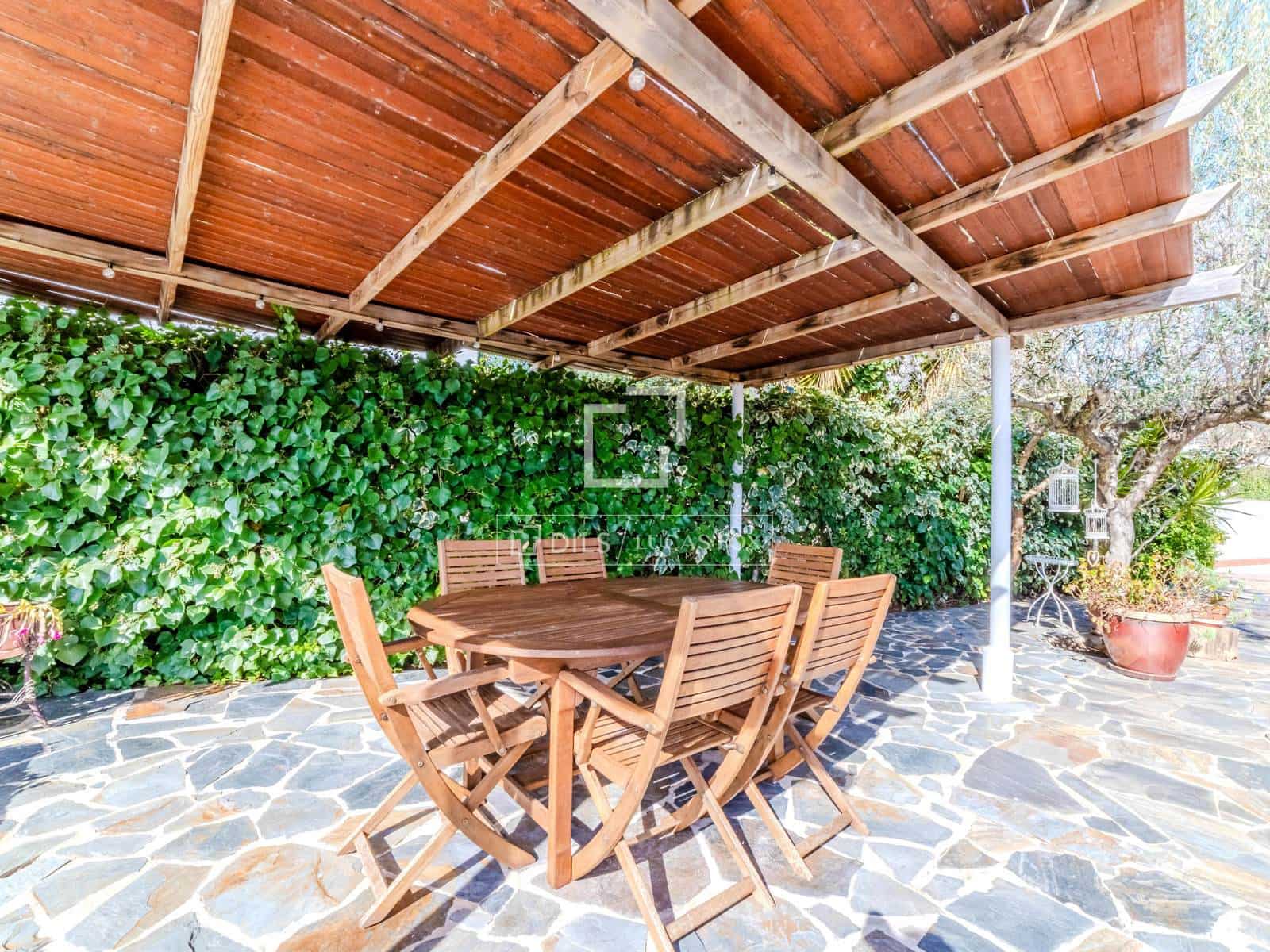 5 bedroom Villa for sale in Olivella with pool garage - € 495,000 (Ref: 9635057)