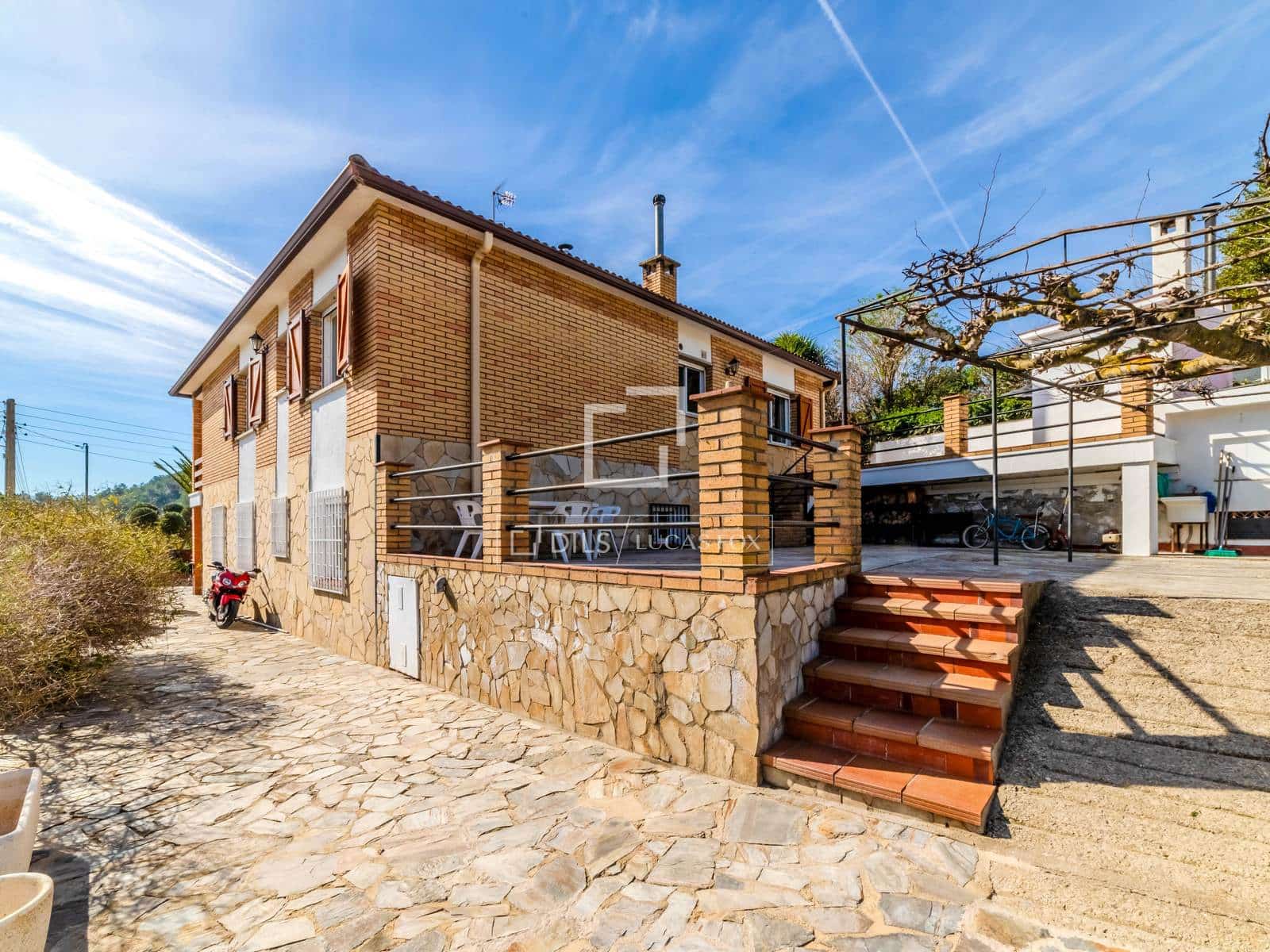 5 bedroom Villa for sale in Olivella with pool garage - € 495,000 (Ref: 9635057)