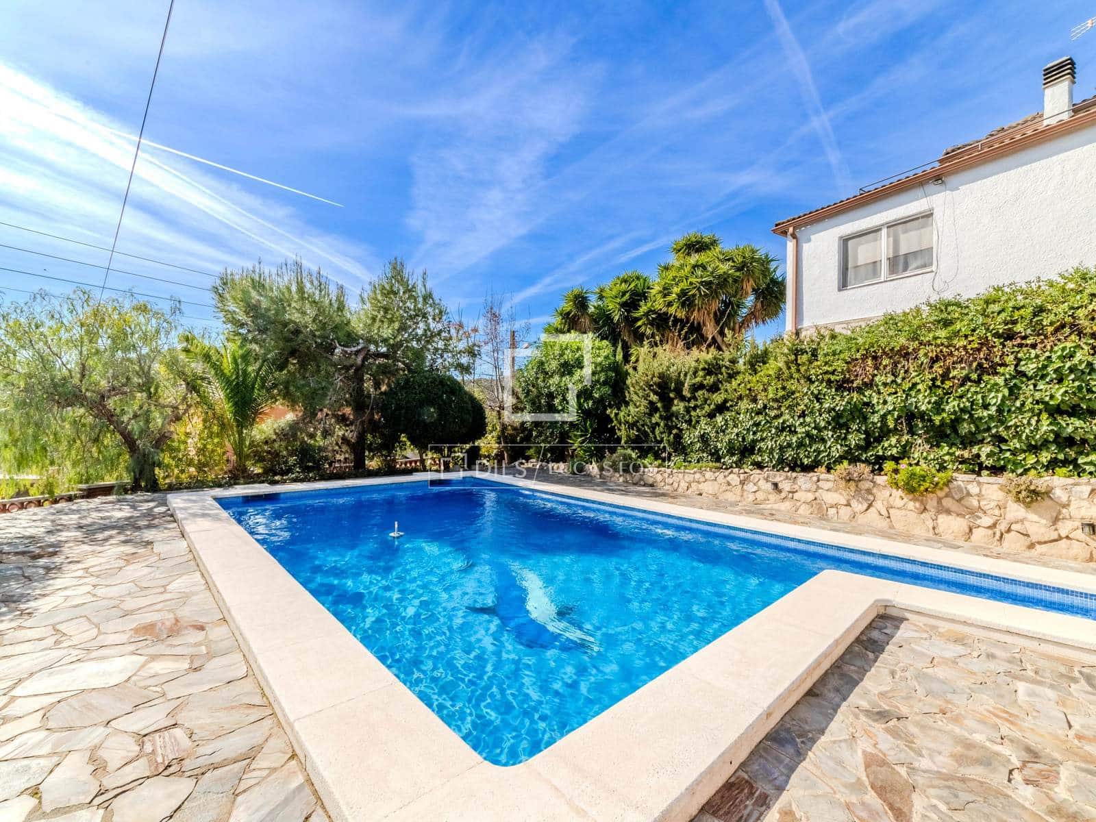 5 bedroom Villa for sale in Olivella with pool garage - € 495,000 (Ref: 9635057)