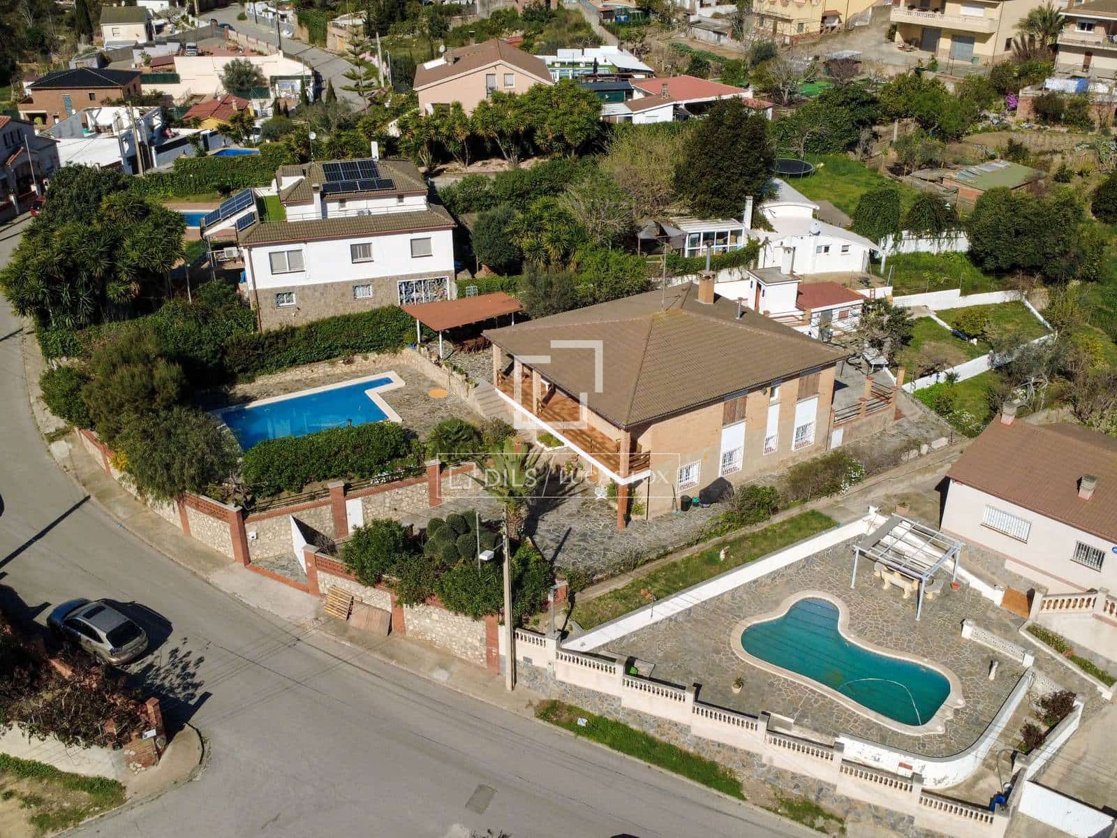 5 bedroom Villa for sale in Olivella with pool garage - € 495,000 (Ref: 9635057)