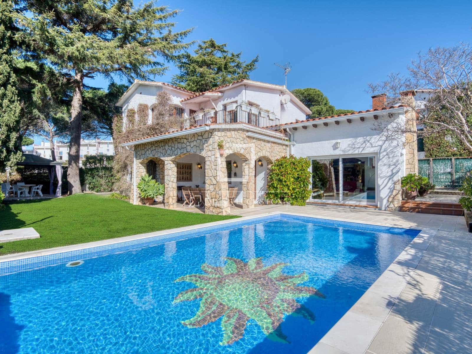 5 quarto Moradia para venda em S'Agaro com piscina garagem - 850 000 € (Ref: 9635058)