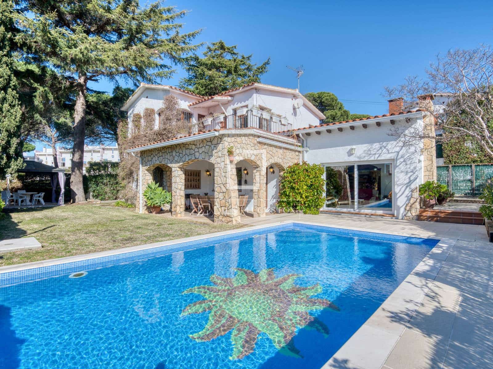 5 quarto Moradia para venda em S'Agaro com piscina garagem - 850 000 € (Ref: 9635058)