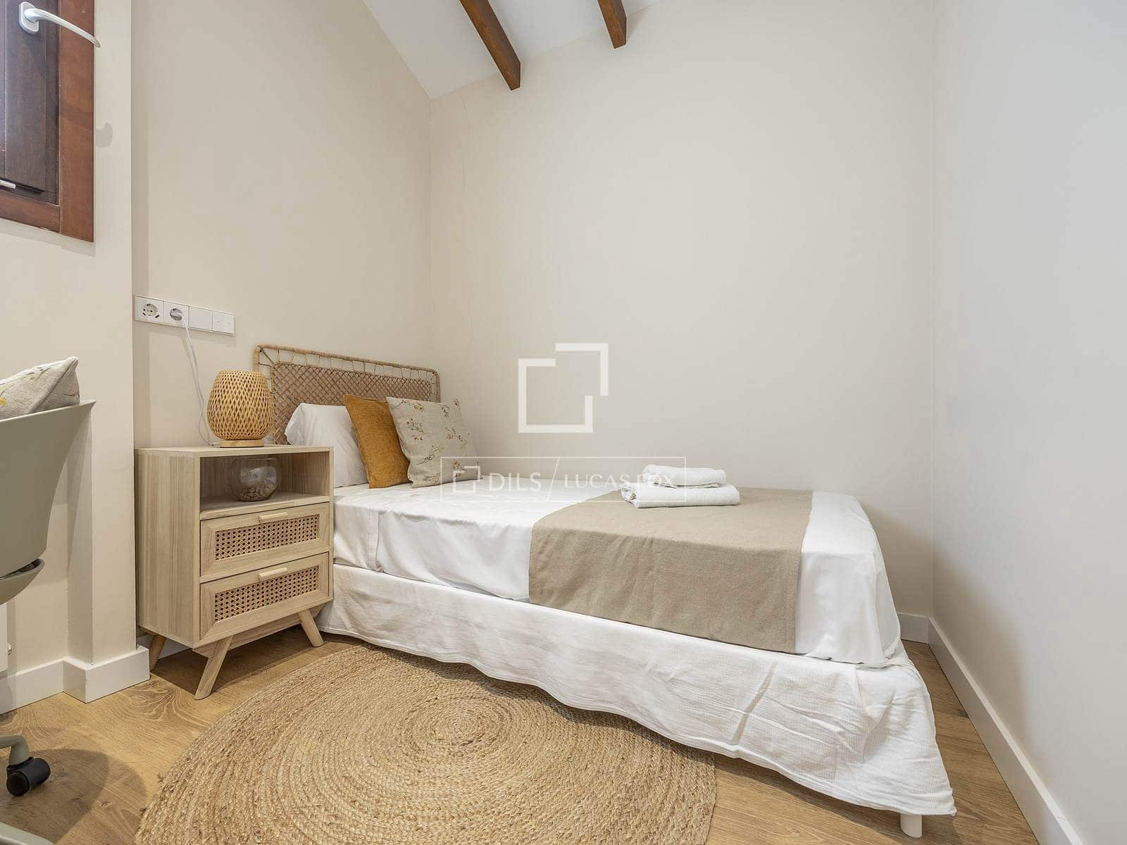 5 makuuhuone Huvila vuokrattavana paikassa Valencia kaupunki mukana uima-altaan 
autotalli - 5 500 € (Ref: 9635060)