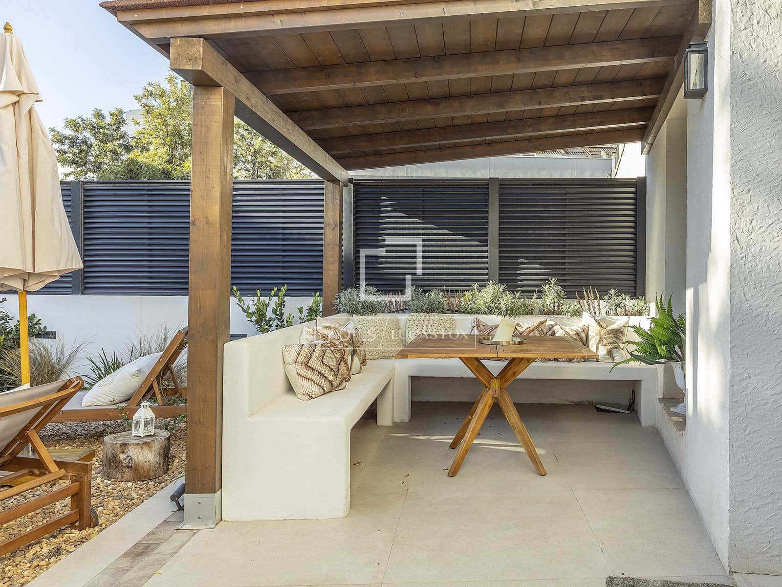 5 makuuhuone Huvila vuokrattavana paikassa Valencia kaupunki mukana uima-altaan 
autotalli - 5 500 € (Ref: 9635060)