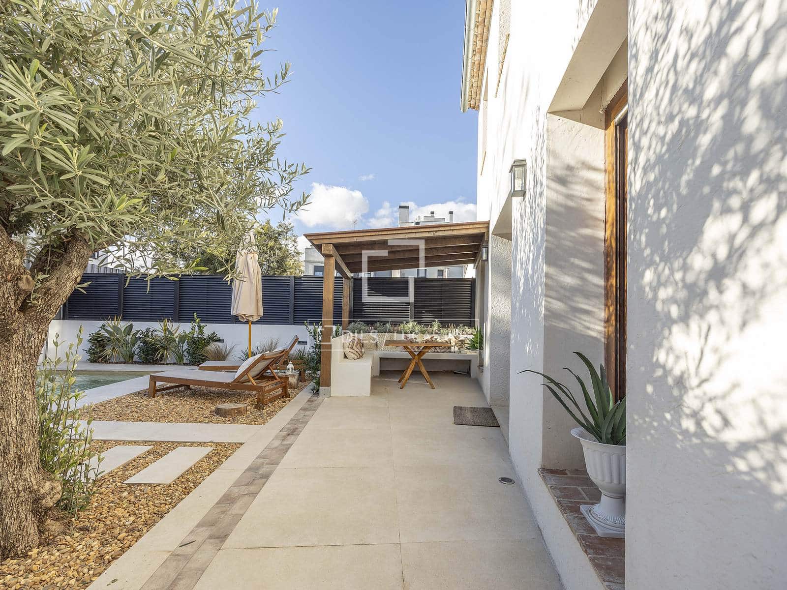 5 makuuhuone Huvila vuokrattavana paikassa Valencia kaupunki mukana uima-altaan 
autotalli - 5 500 € (Ref: 9635060)