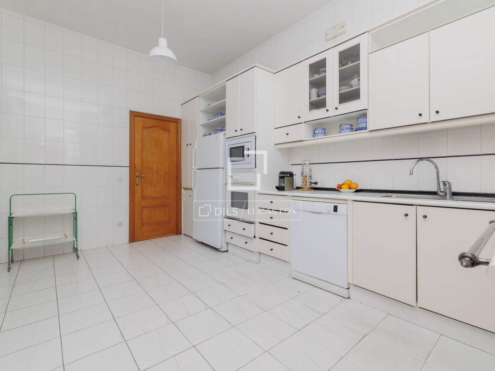 6 makuuhuone Huvila myytävänä paikassa Pozuelo de Alarcon mukana uima-altaan 
autotalli - 2 250 000 € (Ref: 9638877)