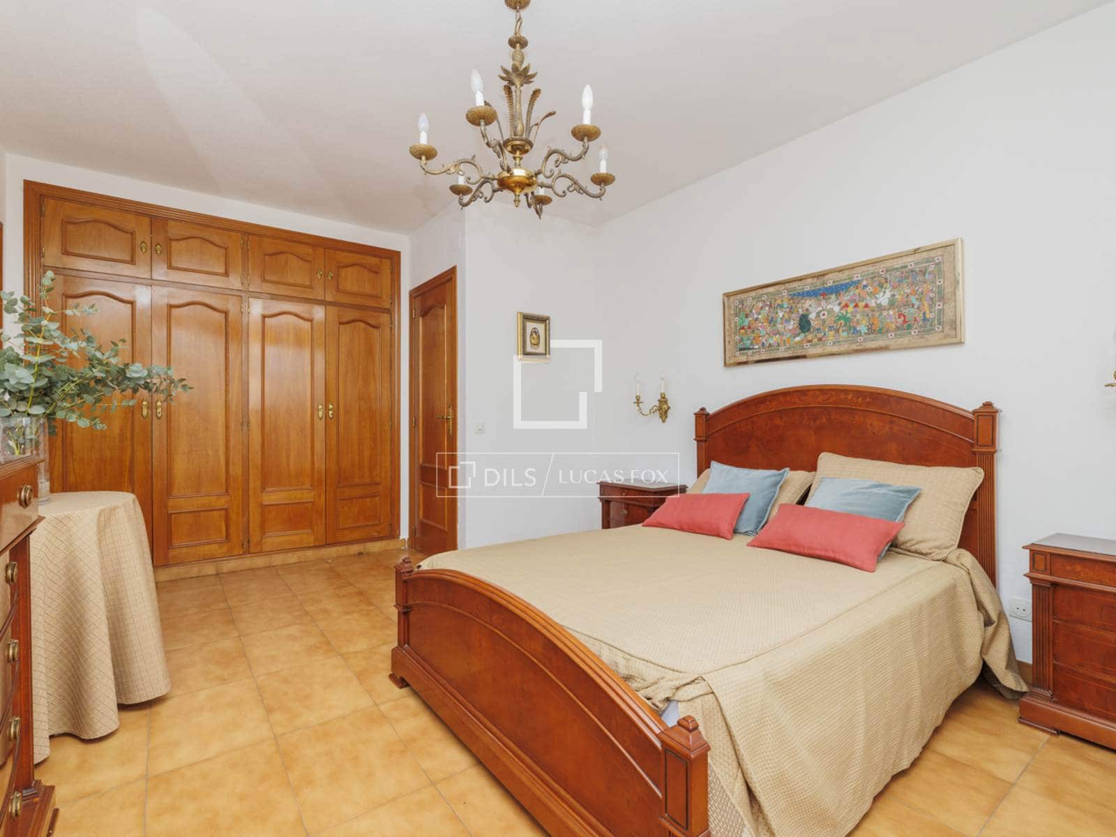 6 makuuhuone Huvila myytävänä paikassa Pozuelo de Alarcon mukana uima-altaan 
autotalli - 2 250 000 € (Ref: 9638877)