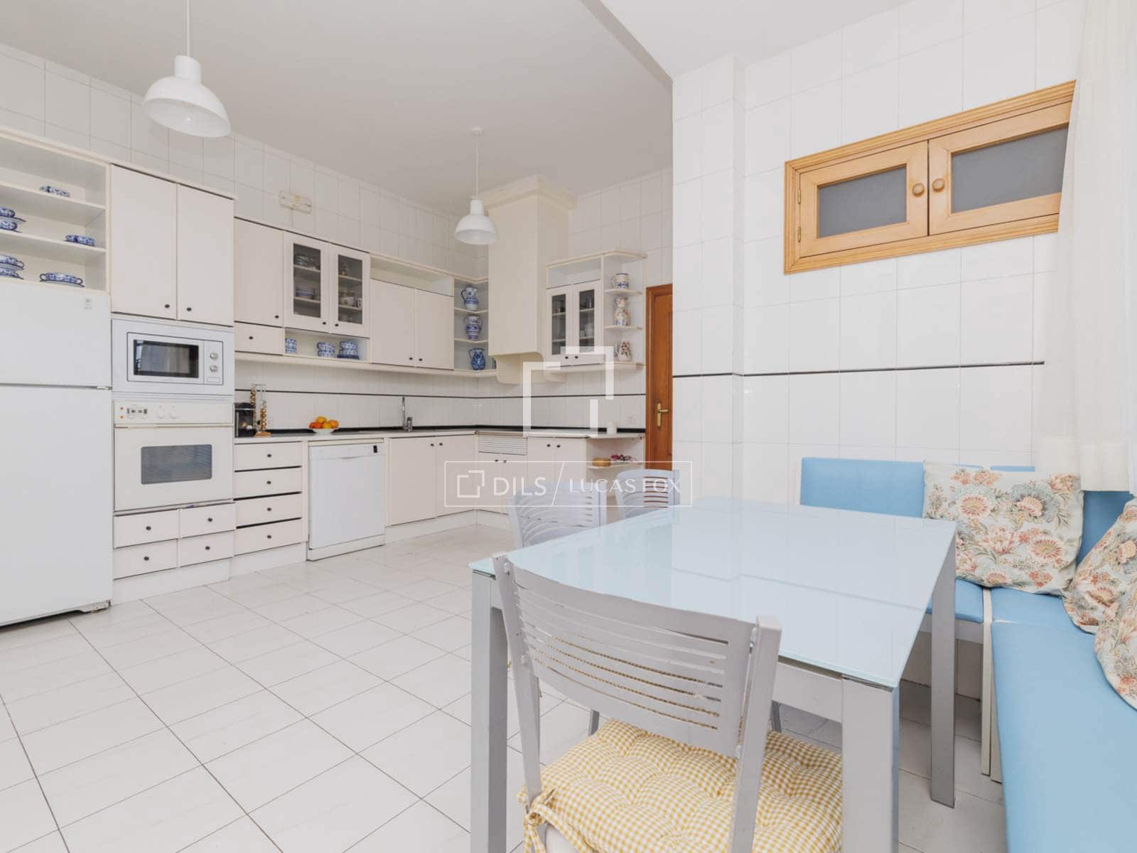 6 makuuhuone Huvila myytävänä paikassa Pozuelo de Alarcon mukana uima-altaan 
autotalli - 2 250 000 € (Ref: 9638877)