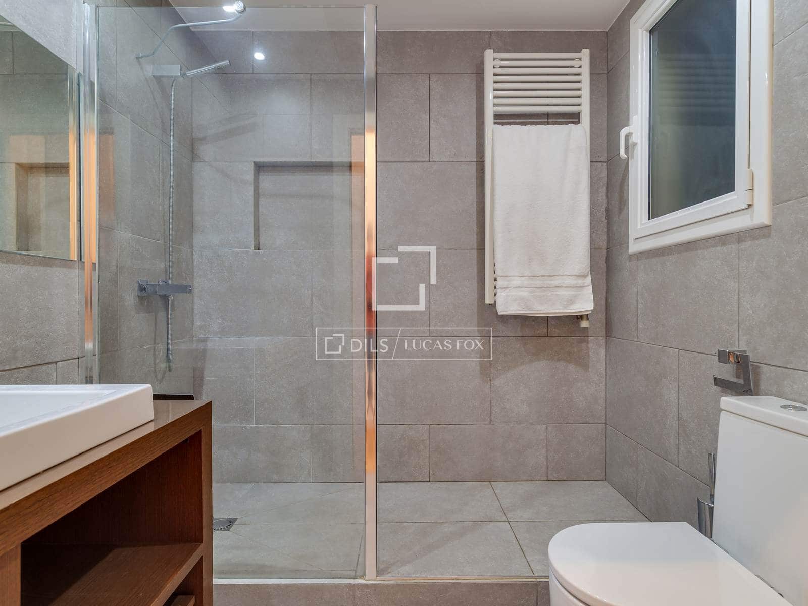 Appartement de 2 chambres à louer à Barcelone ville - 1 995 € (Ref: 9640941)