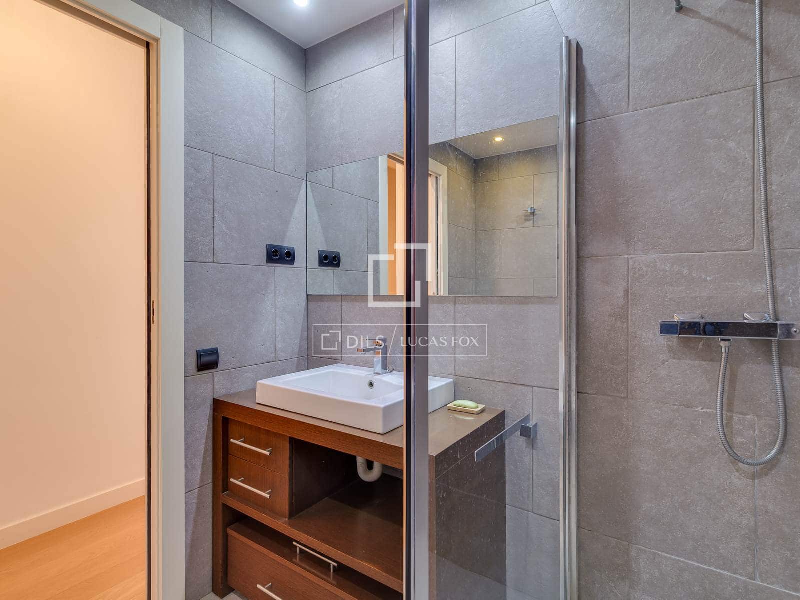 Appartement de 2 chambres à louer à Barcelone ville - 1 995 € (Ref: 9640941)