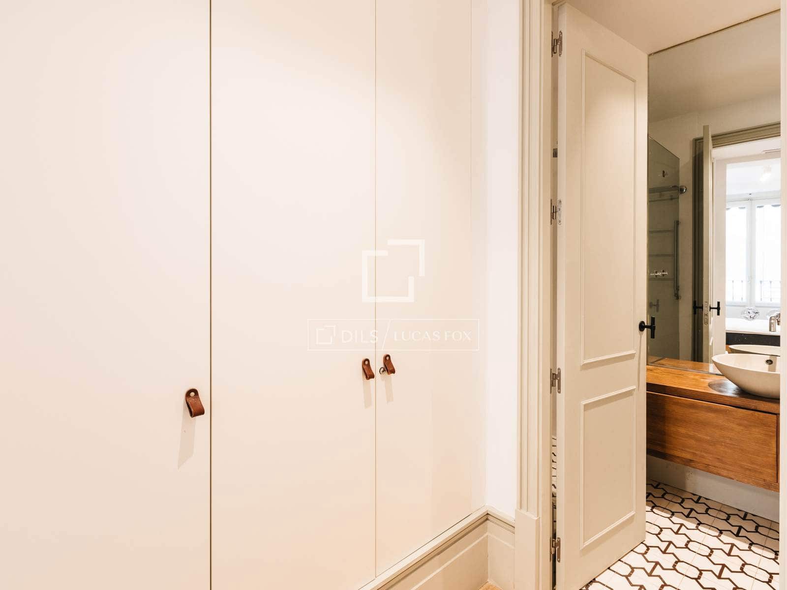 2 quarto Apartamento para arrendar em Madrid cidade - 4 500 € (Ref: 9640943)