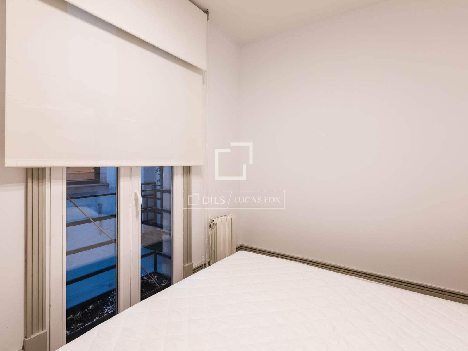 2 quarto Apartamento para arrendar em Madrid cidade - 4 500 € (Ref: 9640943)