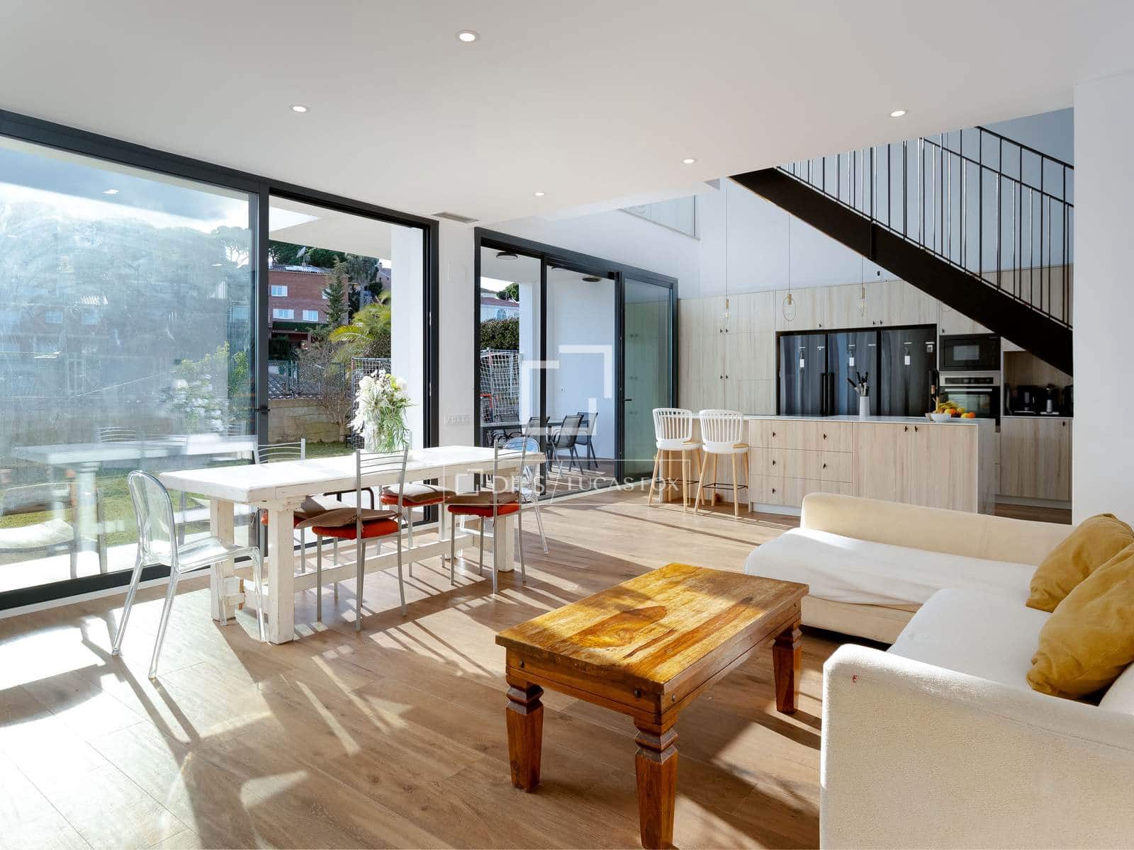 6 quarto Moradia para venda em Premia de Dalt com piscina garagem - 1 450 000 € (Ref: 9642869)