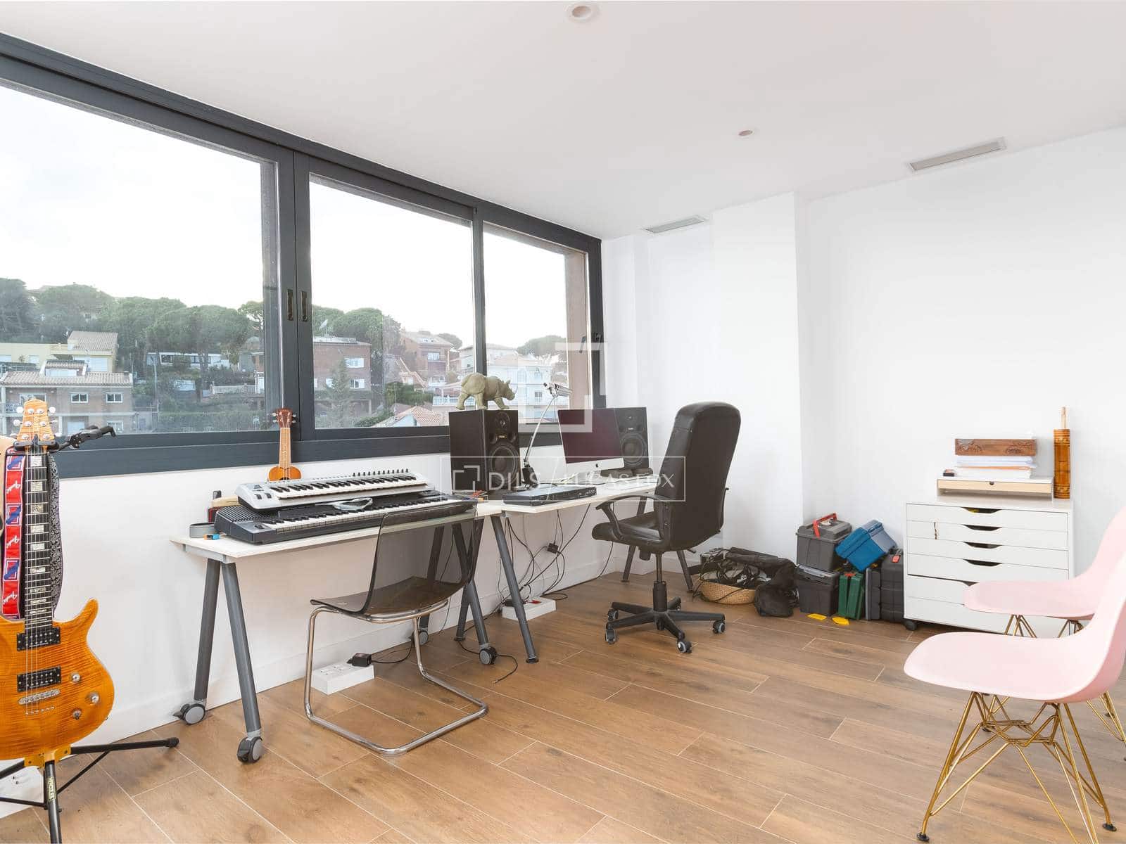 6 quarto Moradia para venda em Premia de Dalt com piscina garagem - 1 450 000 € (Ref: 9642869)