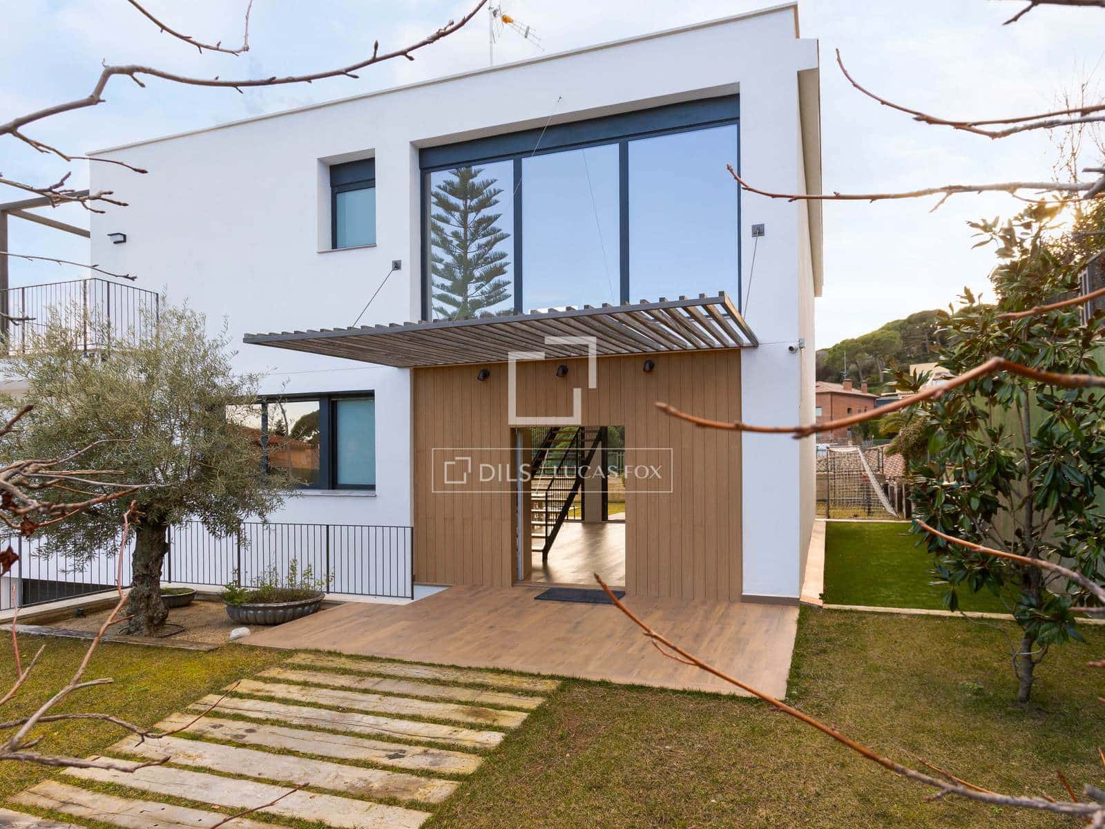 6 quarto Moradia para venda em Premia de Dalt com piscina garagem - 1 450 000 € (Ref: 9642869)