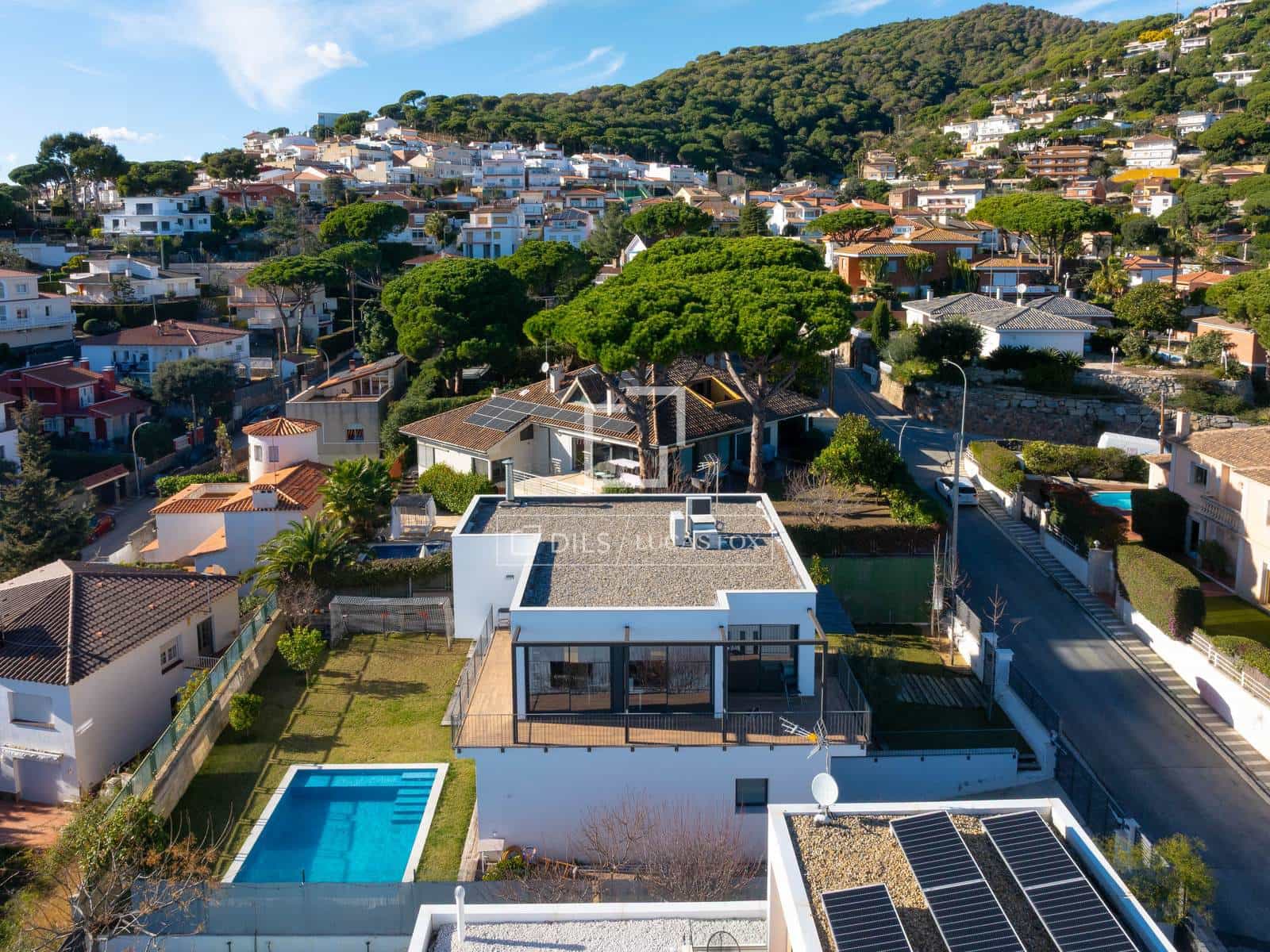 6 quarto Moradia para venda em Premia de Dalt com piscina garagem - 1 450 000 € (Ref: 9642869)