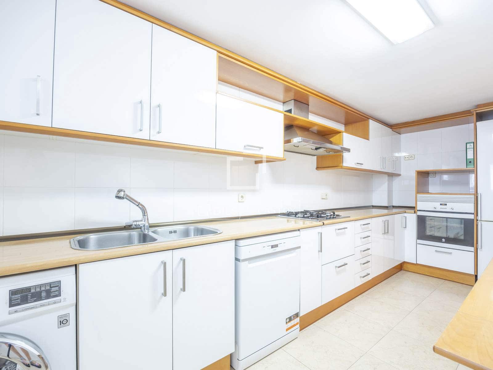 4 slaapkamer Appartement te huur in Valencia stad - € 2.000 (Ref: 9645772)