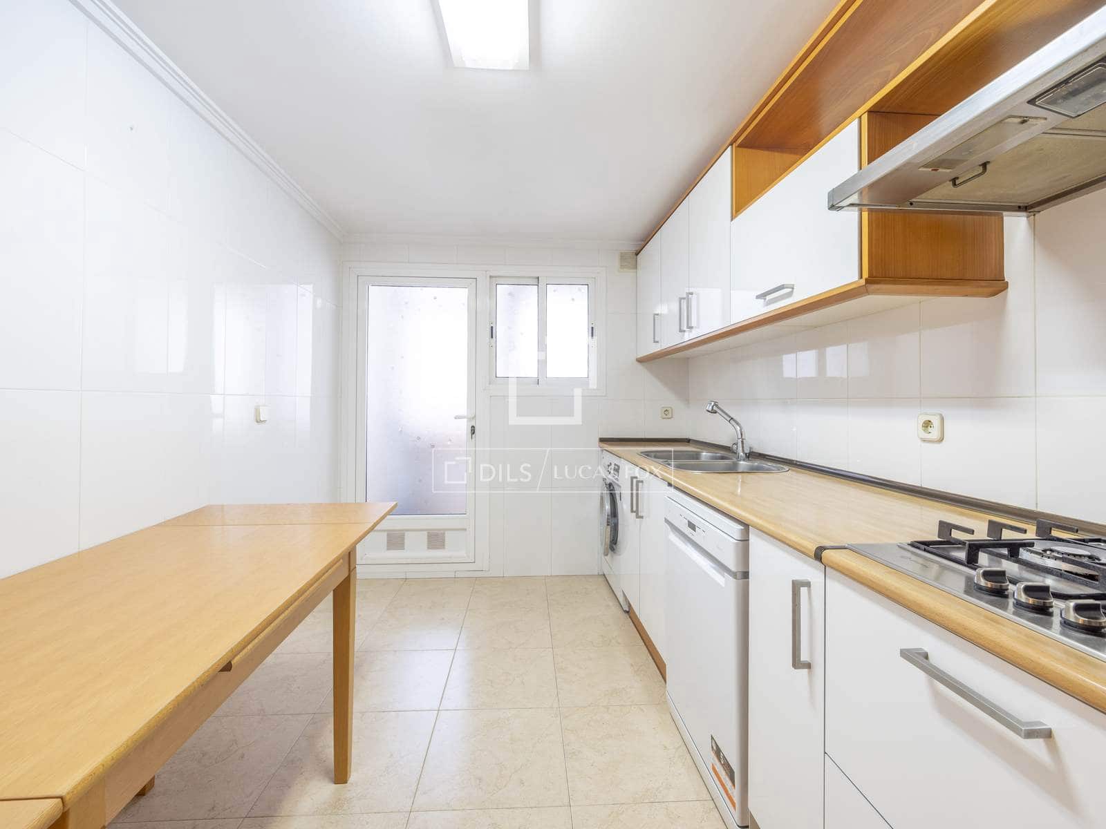 4 slaapkamer Appartement te huur in Valencia stad - € 2.000 (Ref: 9645772)