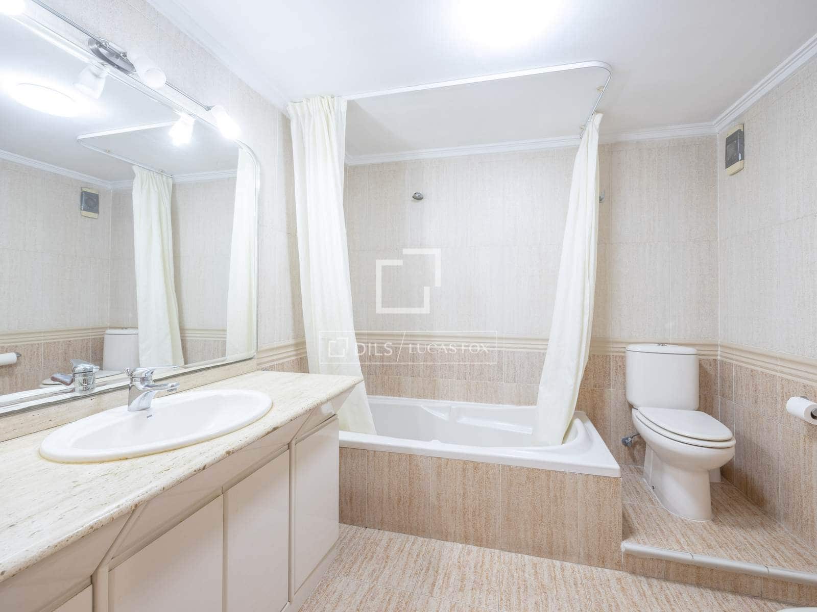 4 slaapkamer Appartement te huur in Valencia stad - € 2.000 (Ref: 9645772)