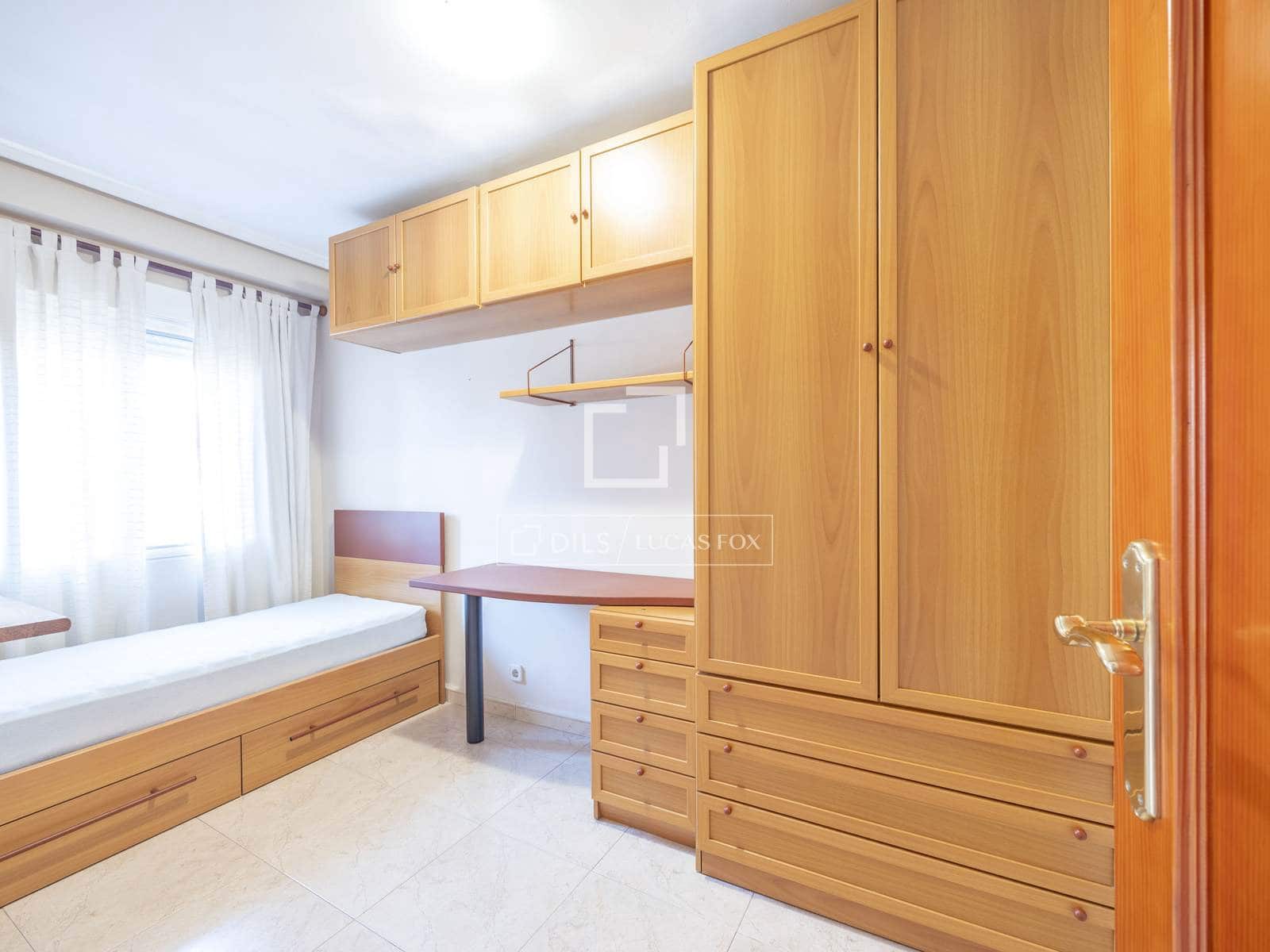 4 slaapkamer Appartement te huur in Valencia stad - € 2.000 (Ref: 9645772)