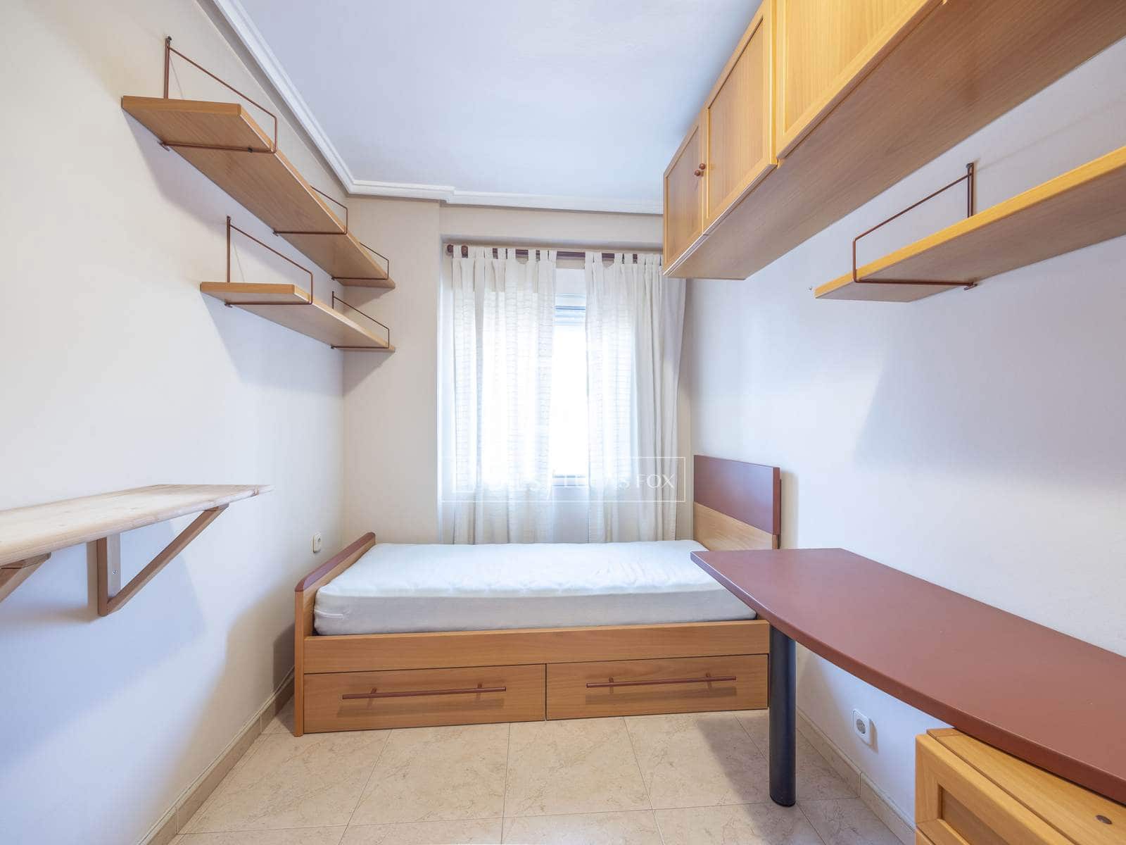 4 slaapkamer Appartement te huur in Valencia stad - € 2.000 (Ref: 9645772)