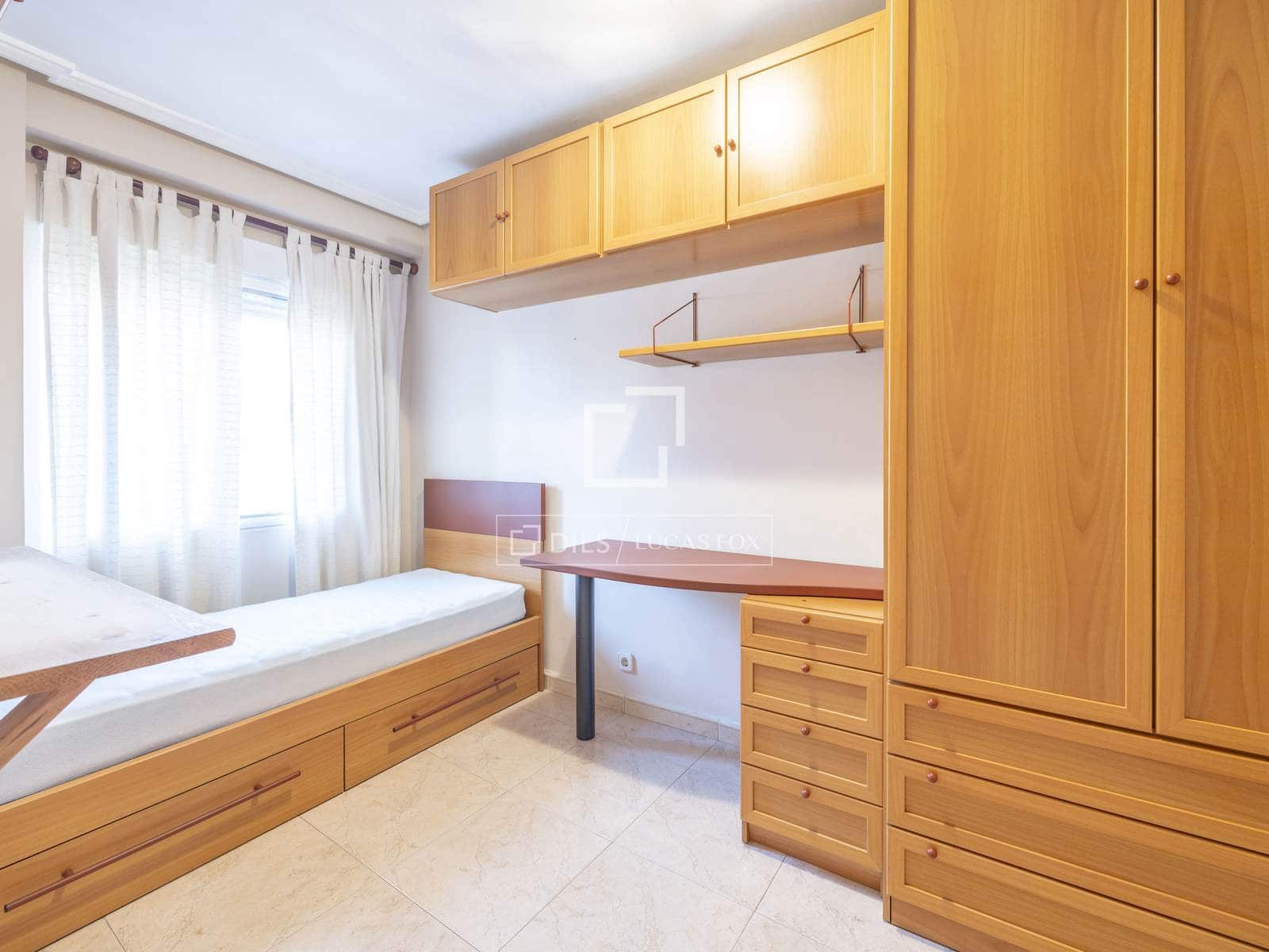 4 slaapkamer Appartement te huur in Valencia stad - € 2.000 (Ref: 9645772)