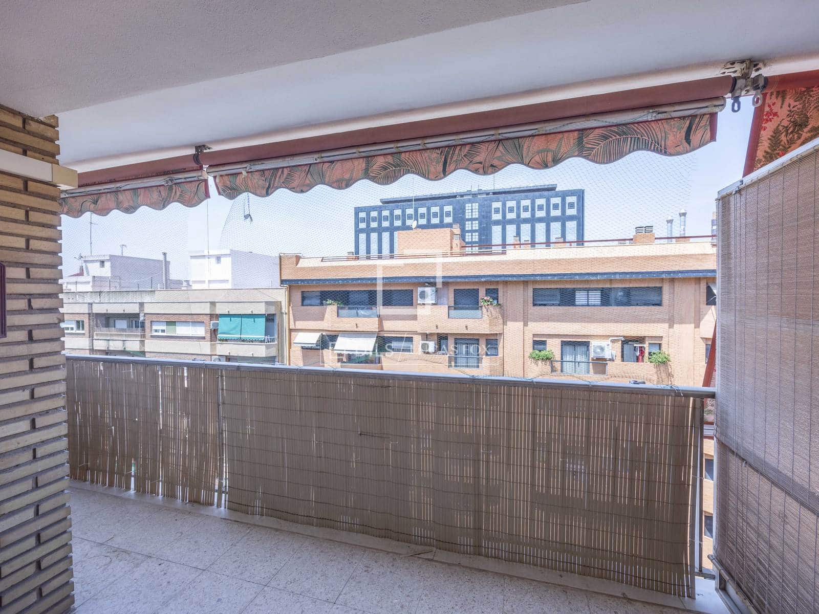 4 slaapkamer Appartement te huur in Valencia stad - € 2.000 (Ref: 9645772)