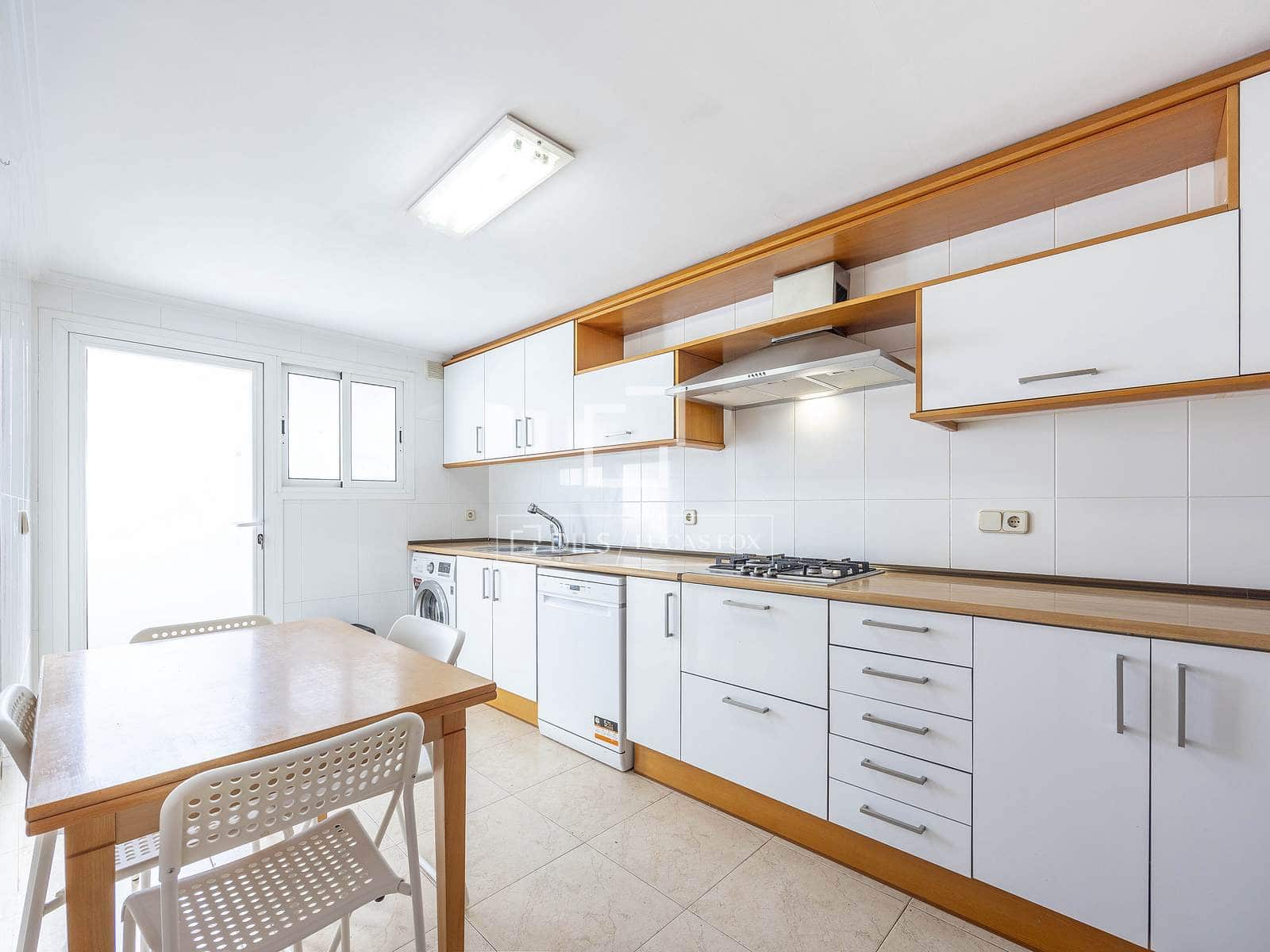 4 bedroom Apartment for rent in Valencia city - € 2,000 (Ref: 9645772)