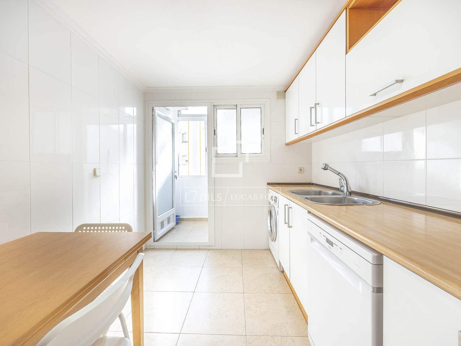 4 bedroom Apartment for rent in Valencia city - € 2,000 (Ref: 9645772)