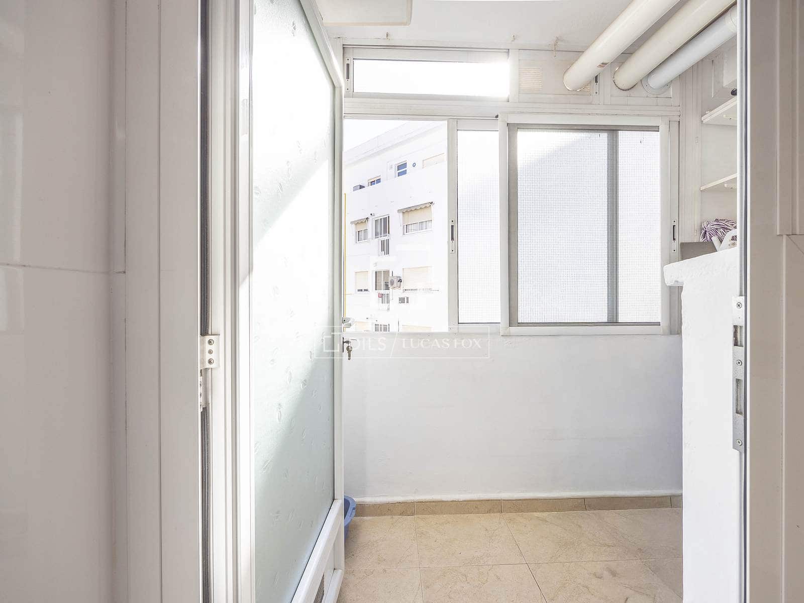 4 bedroom Apartment for rent in Valencia city - € 2,000 (Ref: 9645772)