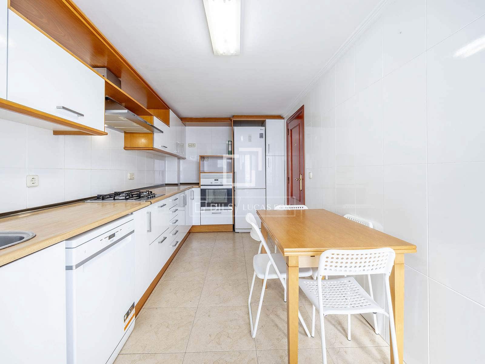 4 bedroom Apartment for rent in Valencia city - € 2,000 (Ref: 9645772)