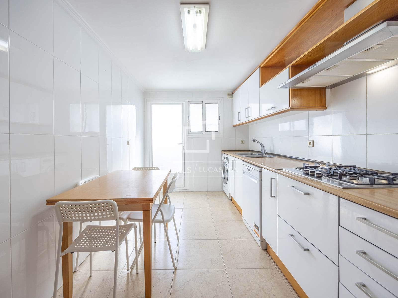 4 bedroom Apartment for rent in Valencia city - € 2,000 (Ref: 9645772)