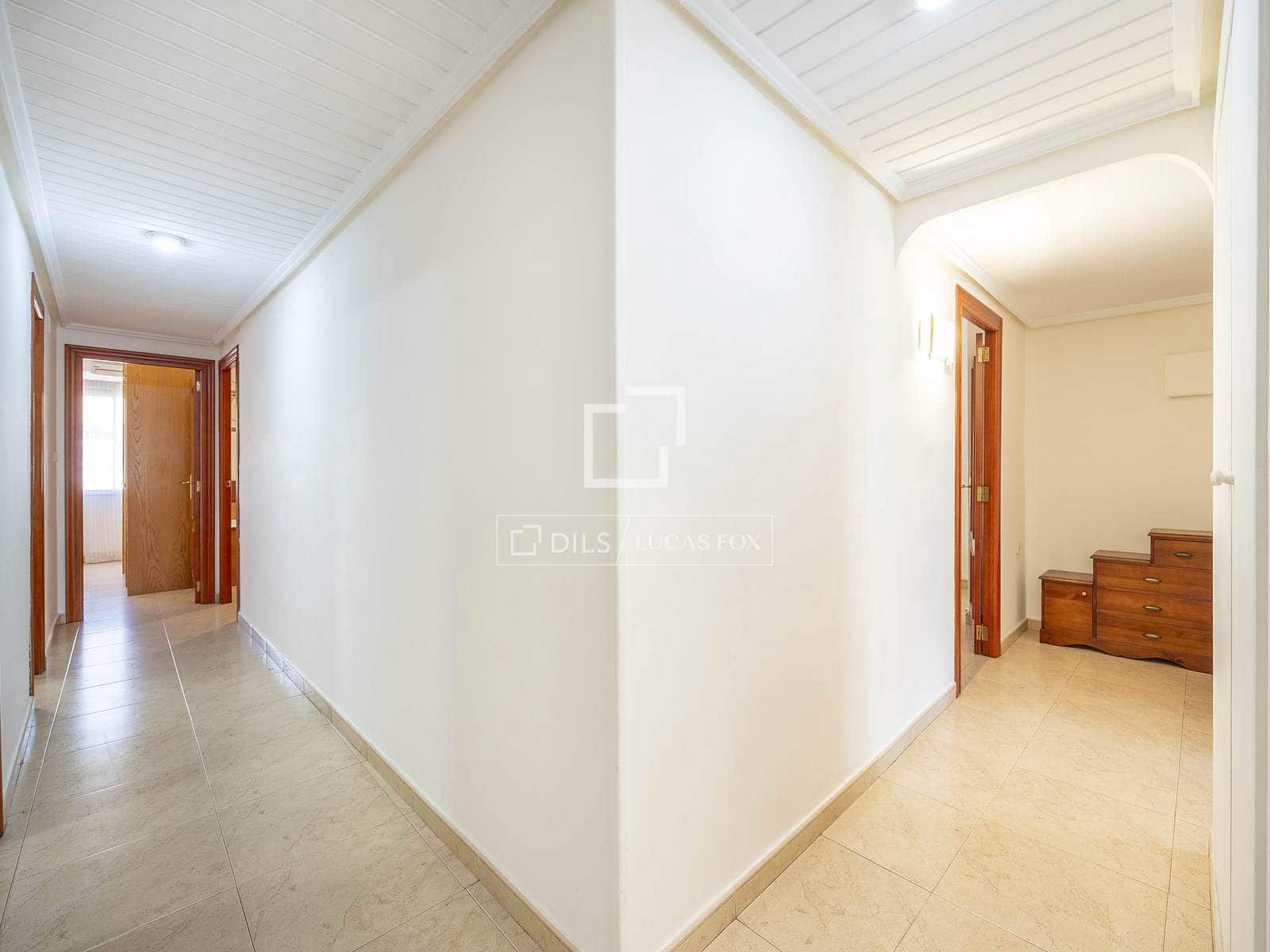 4 bedroom Apartment for rent in Valencia city - € 2,000 (Ref: 9645772)