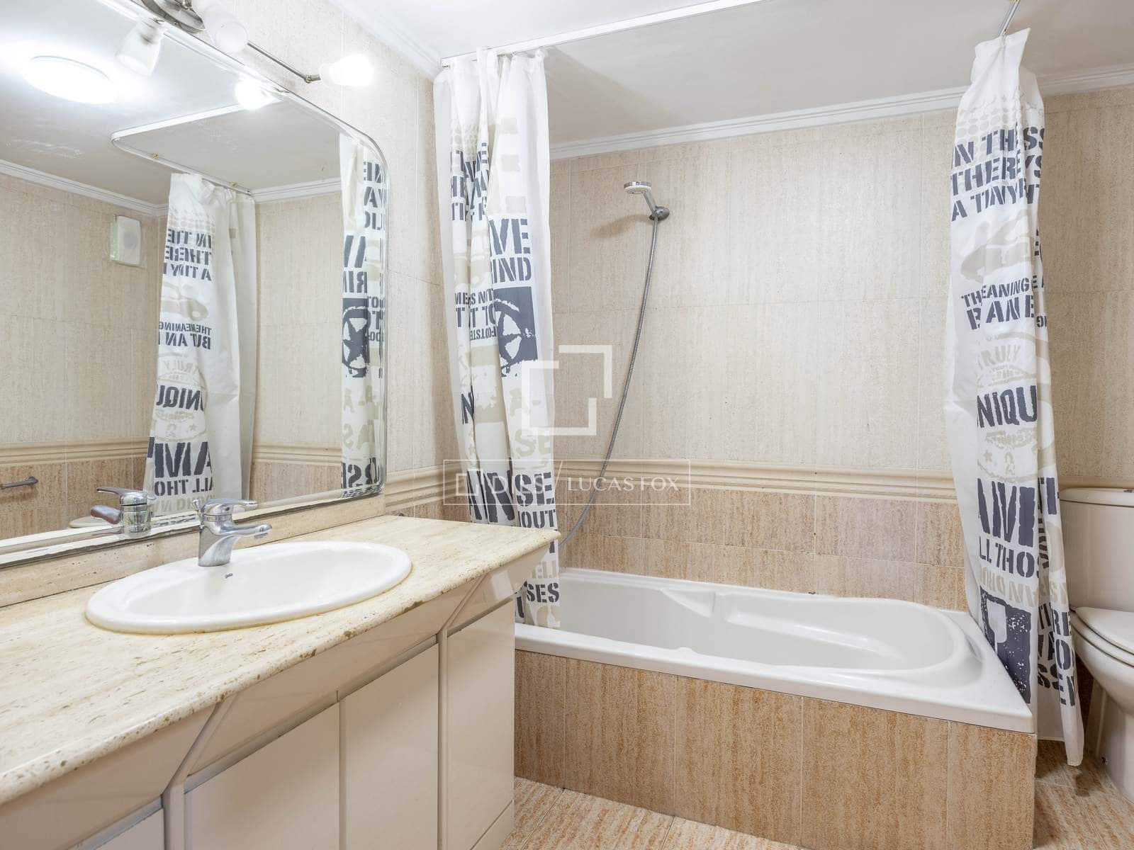 4 bedroom Apartment for rent in Valencia city - € 2,000 (Ref: 9645772)