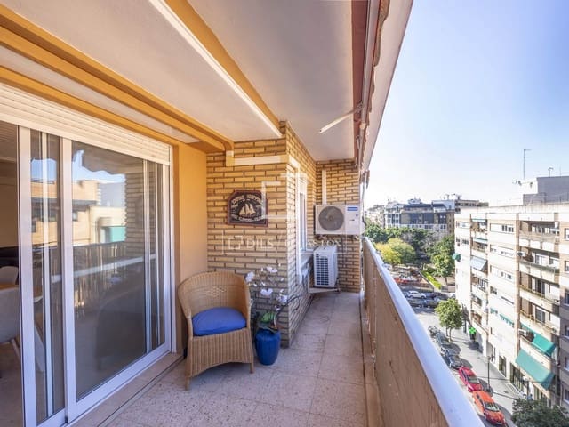 4 slaapkamer Appartement te huur in Valencia stad - € 2.000 (Ref: 9645772)